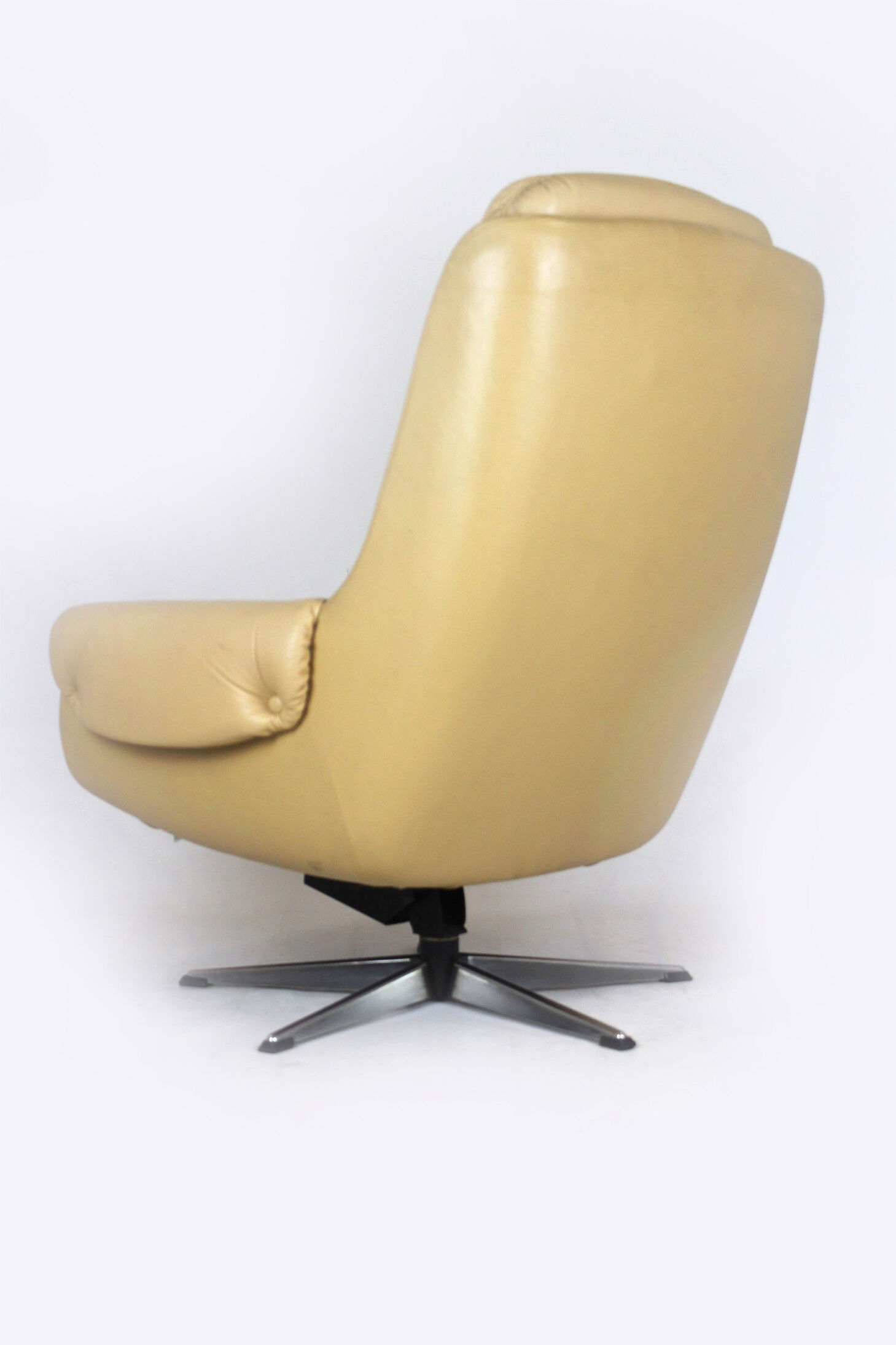 Vintage Finnish Leather Swivel Lounge Chair with Adjustable Recline, 1970s