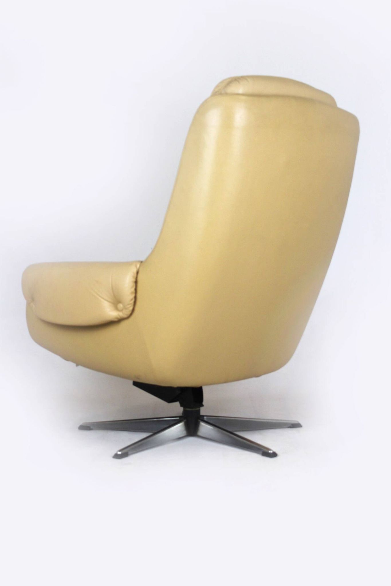 Vintage Finnish Leather Swivel Lounge Chair with Adjustable Recline, 1970s
