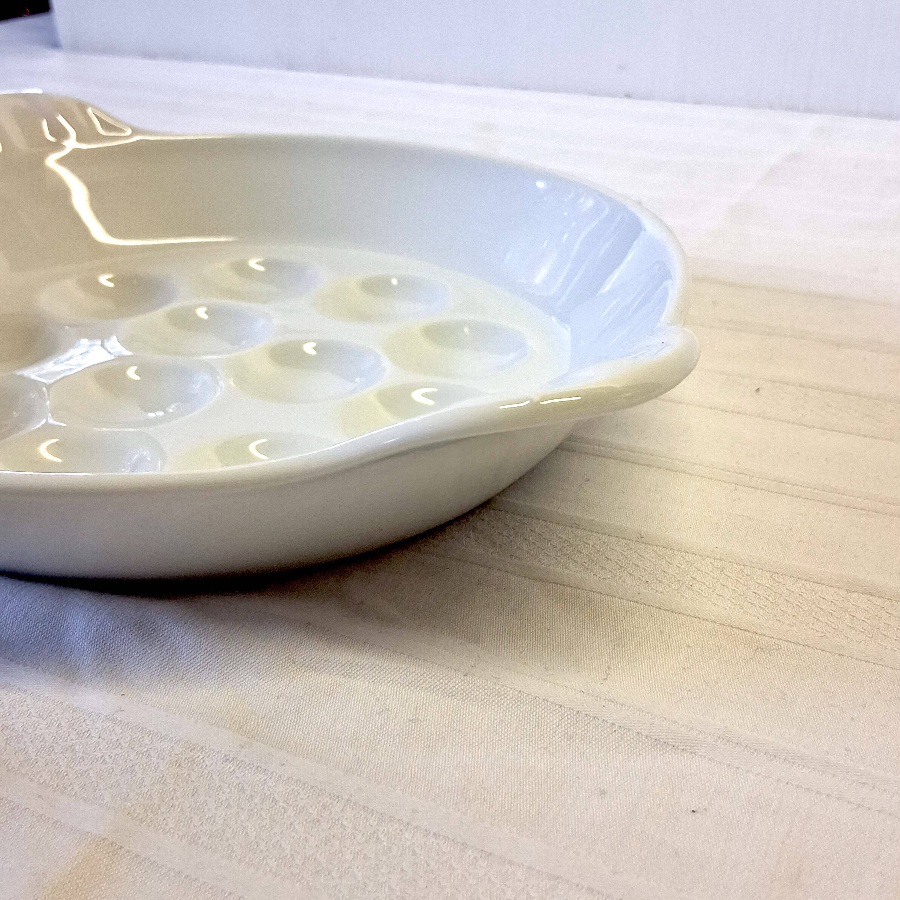 White Reussy porcelain snail dish in very good condition.