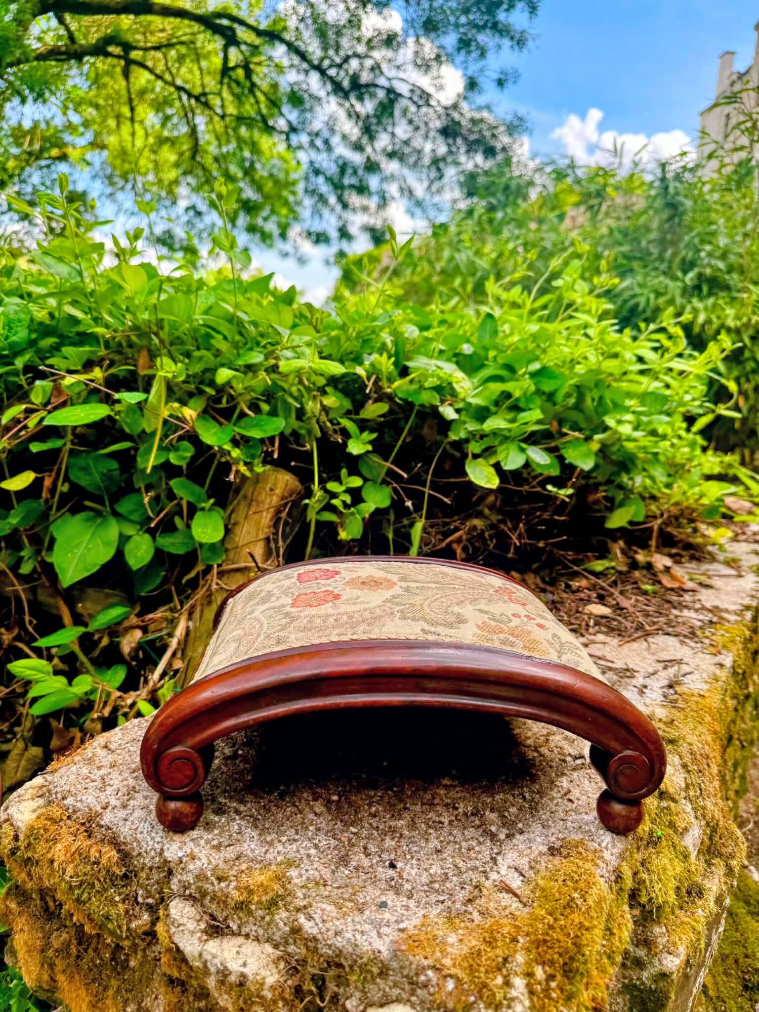 Napoleon III style footrest with upholstery
