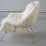 Womb Chair and Ottoman in fluffy white fabric by Eero Saarinen
