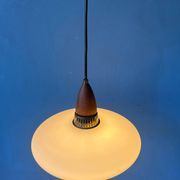 Suspension en verre opalin (style Philips) - Louis Kalff