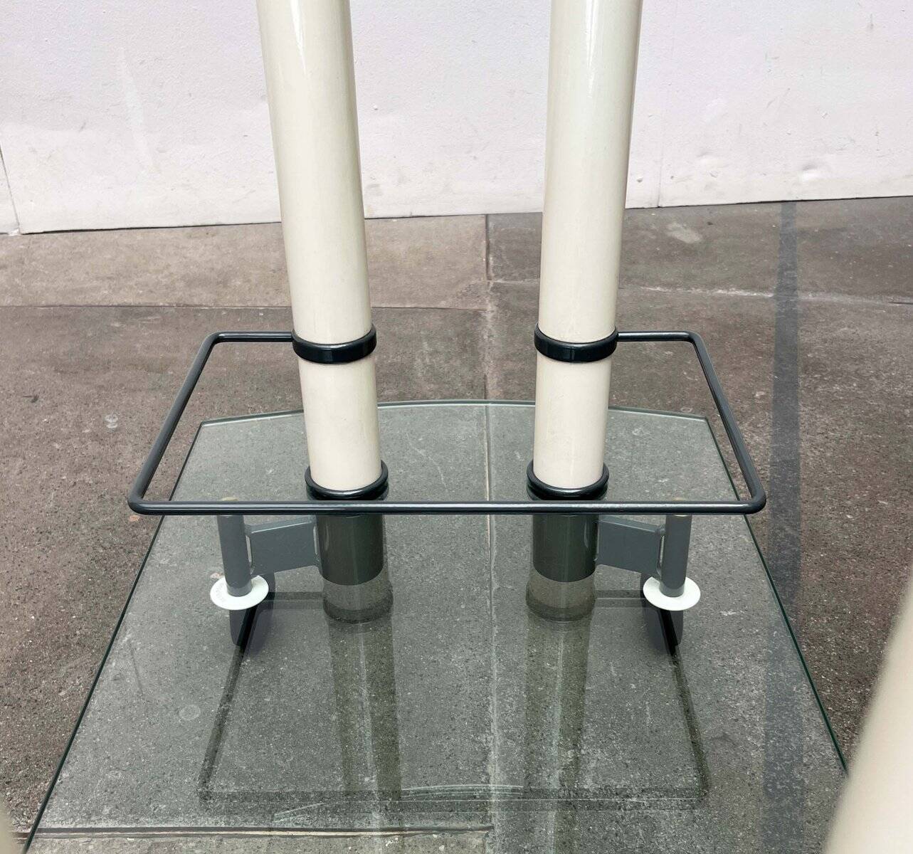 Postmodern Italian bar cart in glass and metal by Metalnova, 1980s.