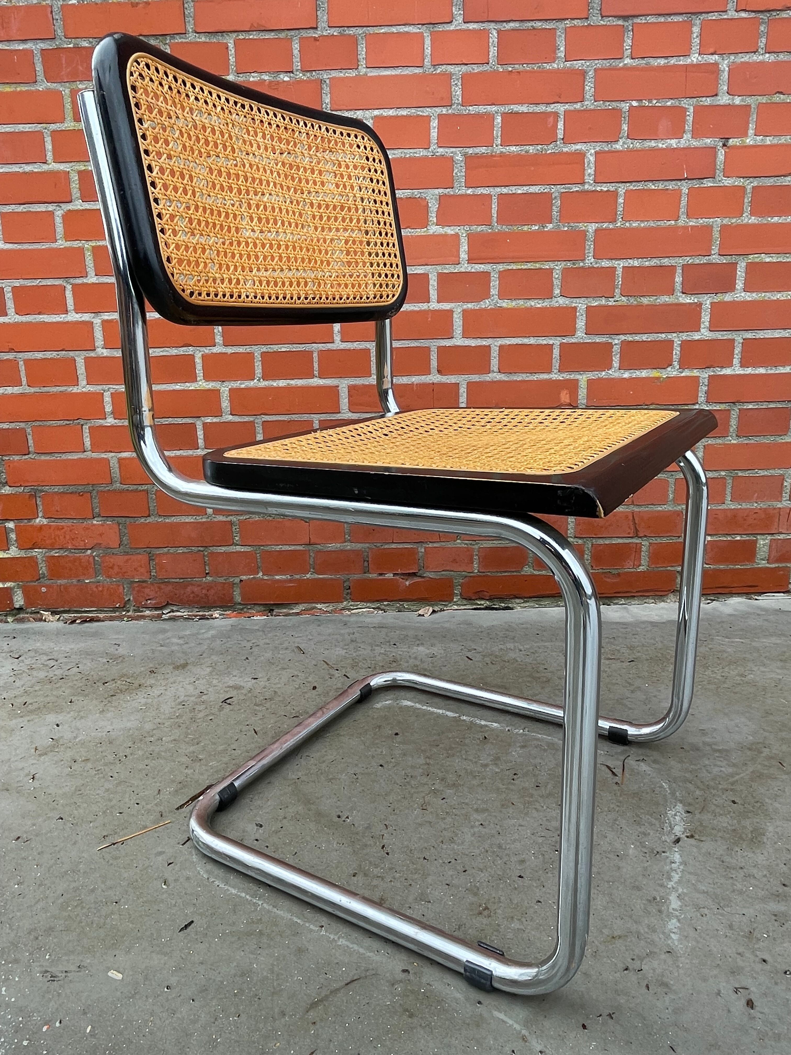 Set of 4 vintage chairs model Cesca B32 in black and chrome