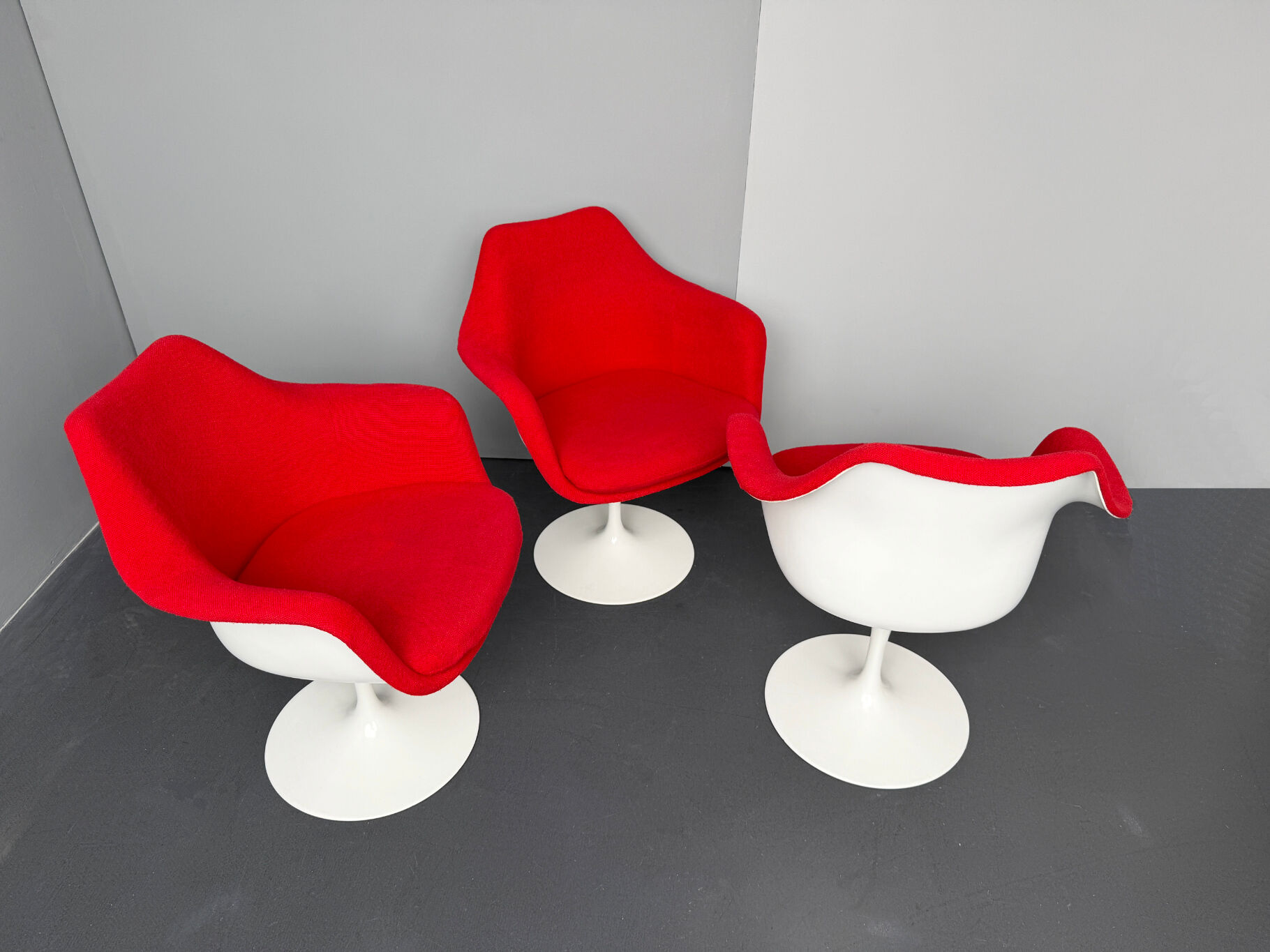 Tulip chair – swivel armchair red, by Eero Saarinen for Knoll International, Italy, 1960s