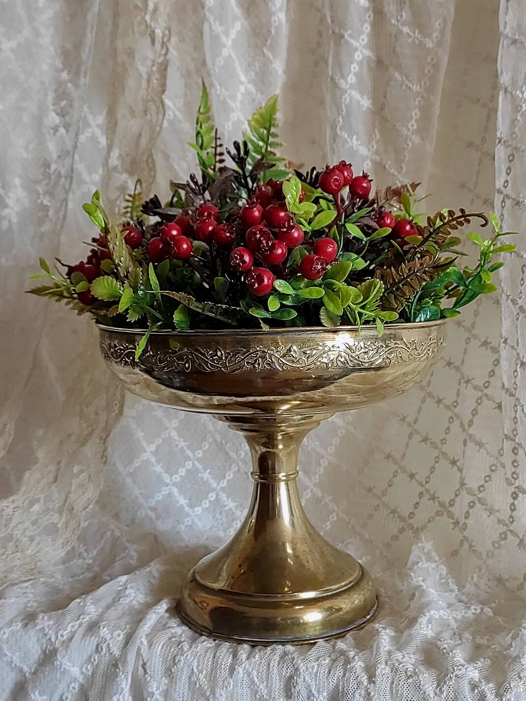 Coupe à pied laiton repoussé