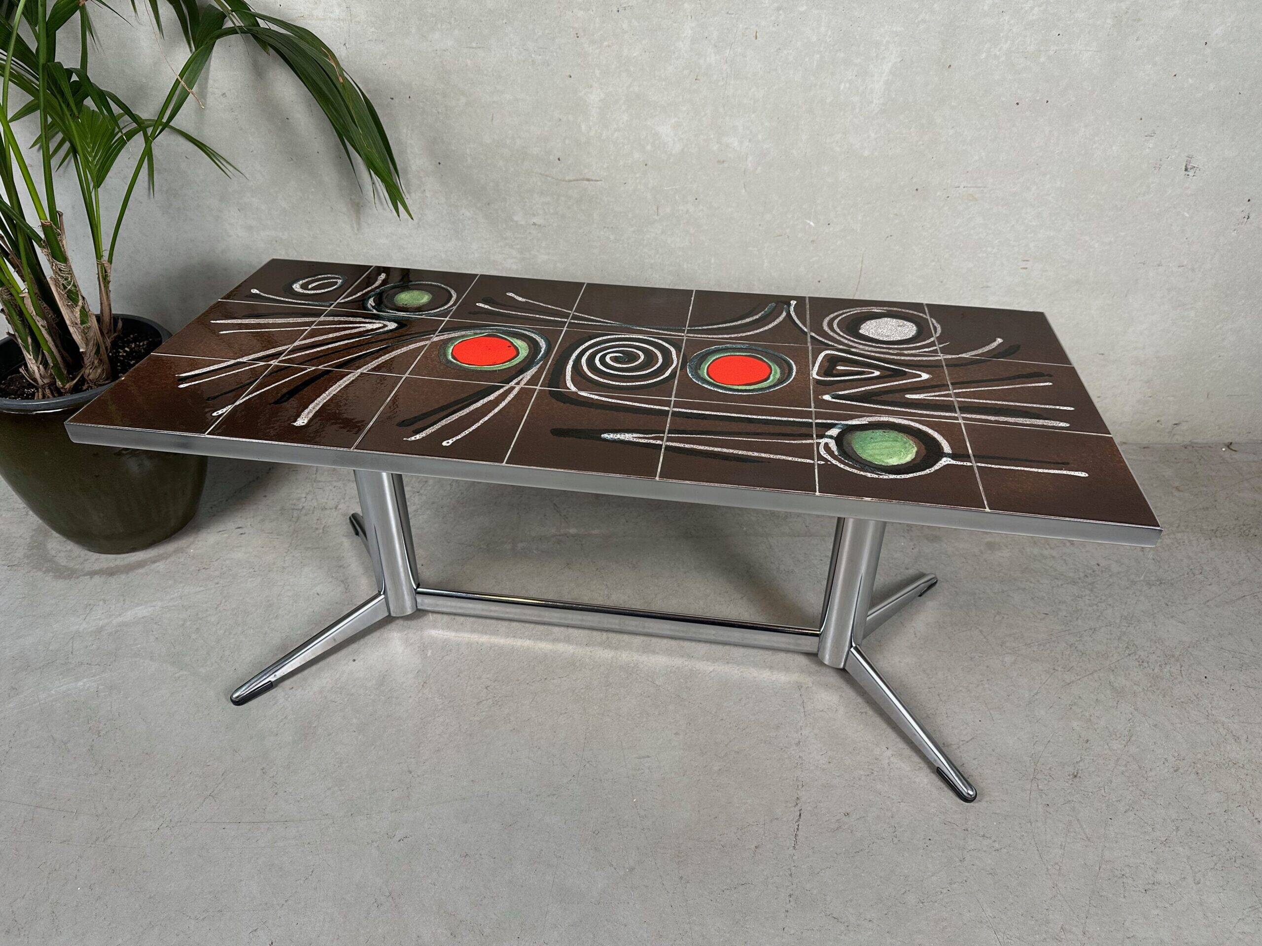 Table basse des années 50 – céramique et chrome