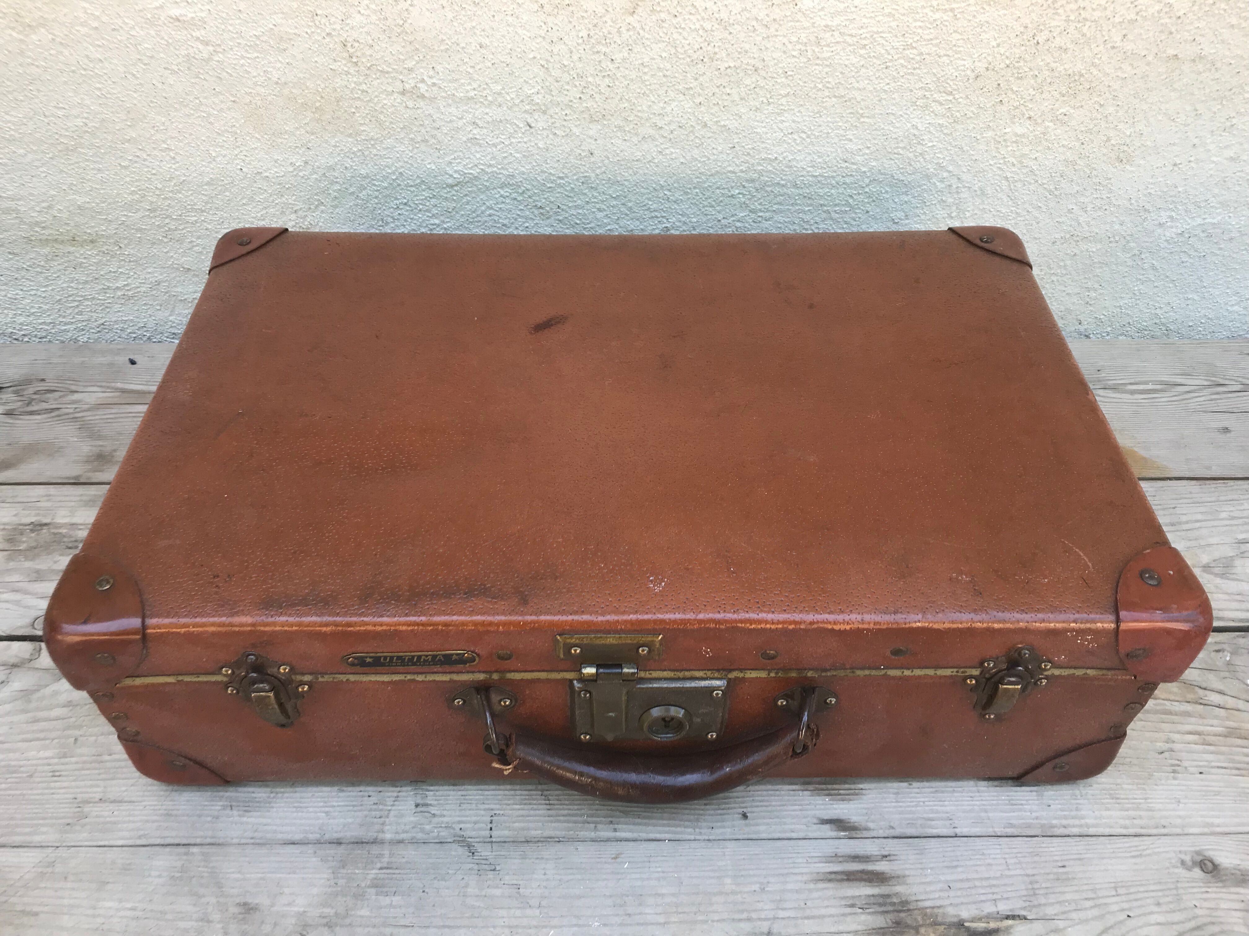 Old suitcase travel ultima brown fiber trunk