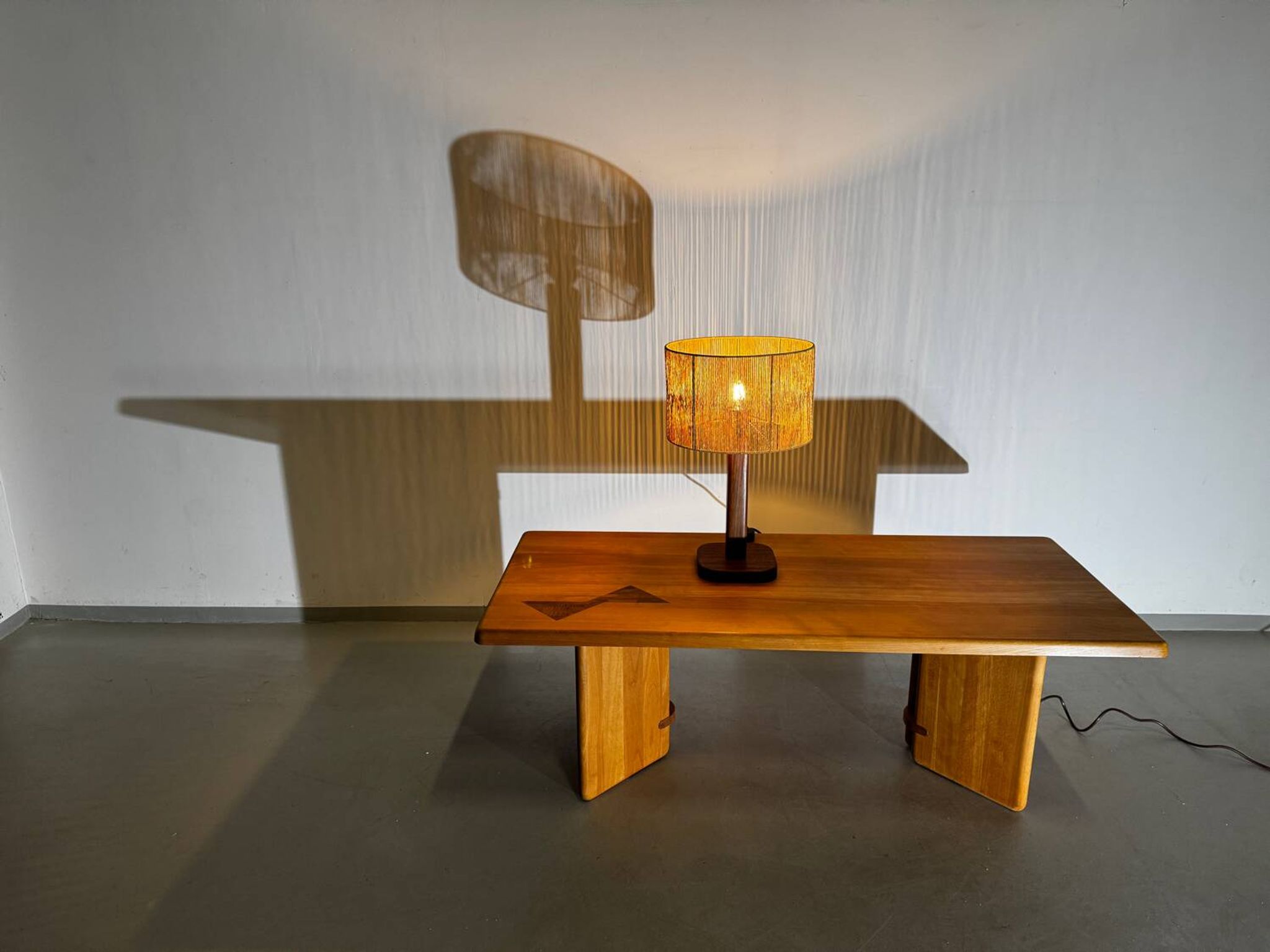 Lampe de table vintage en pin et teck avec nouvel abat-jour, années 70.