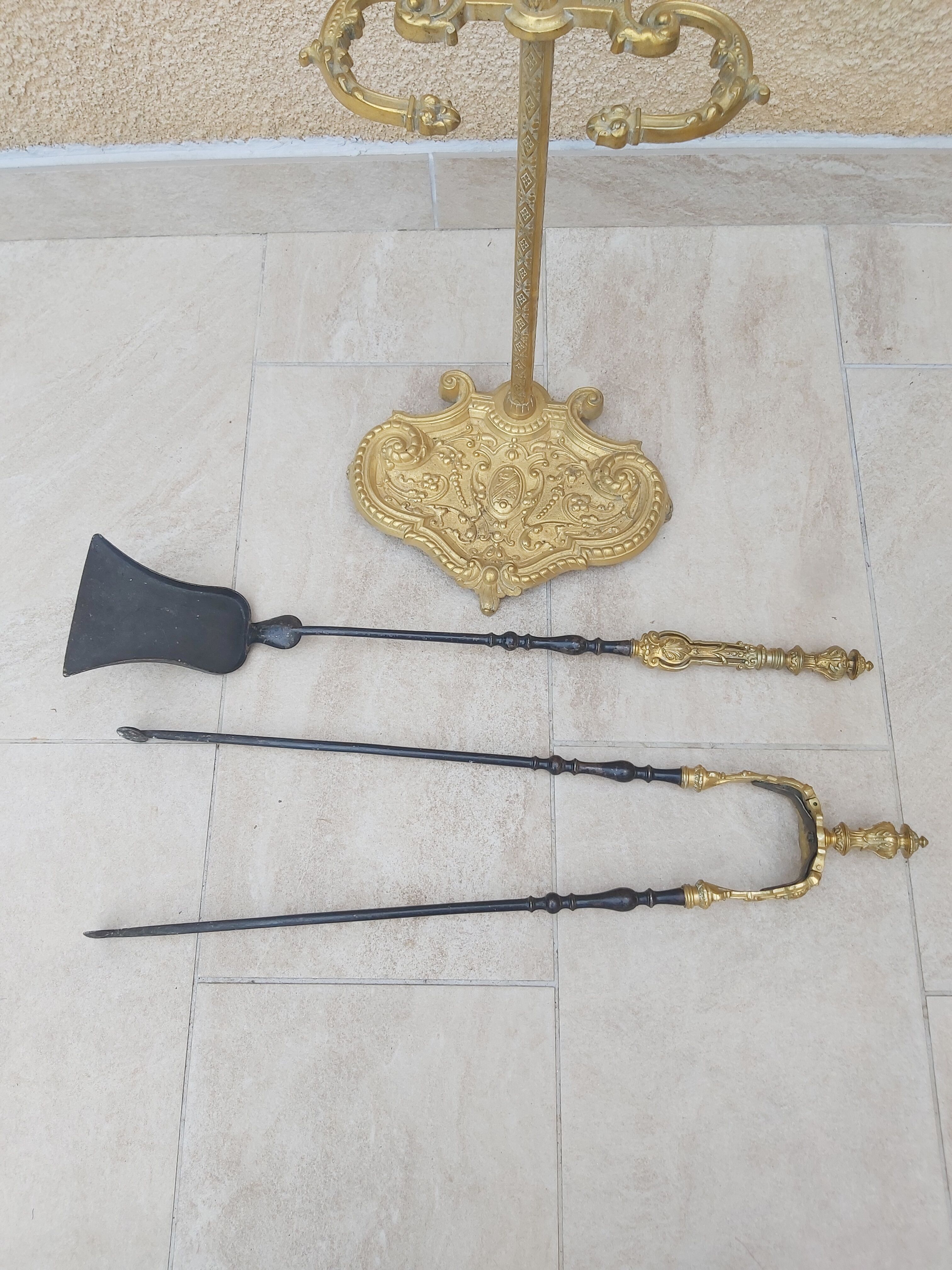 Bronze and iron fireplace kit