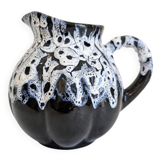 Black Alpho style pitcher