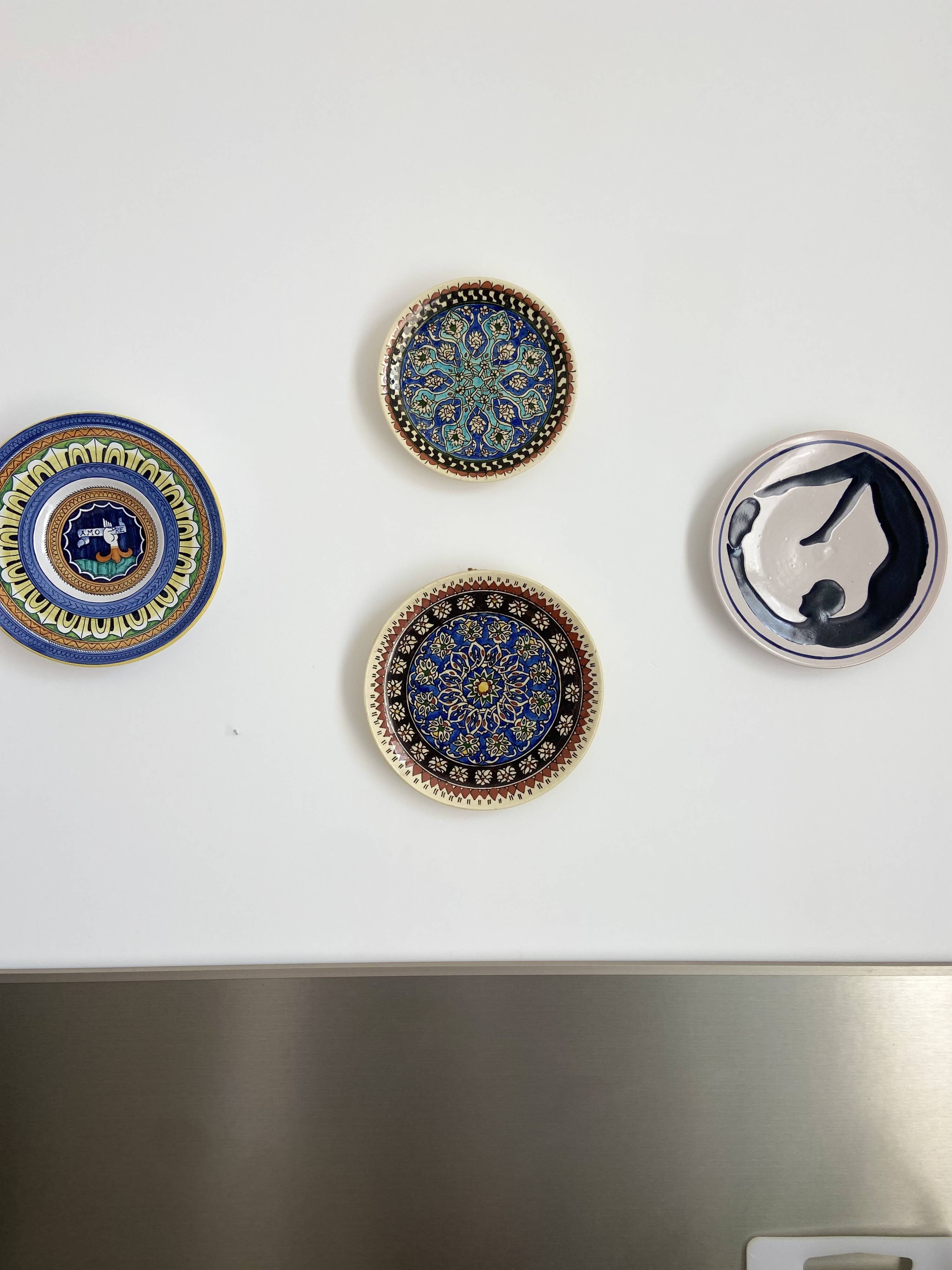 Decorative ceramic wall plate from iznik (Türkiye).