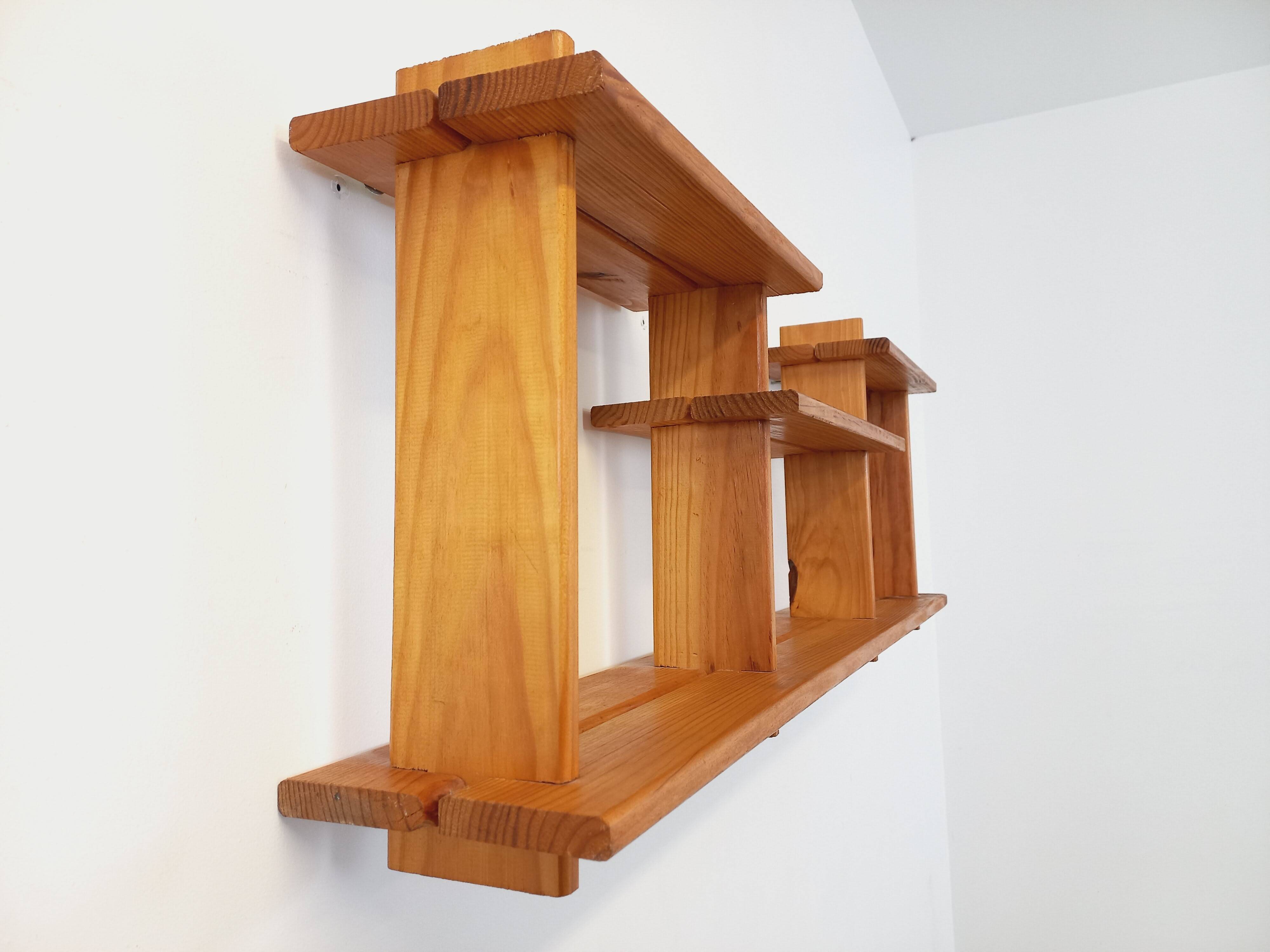 Vintage pine wall shelf in Maison Regain style from the 80s