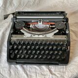 Old Brother 220 Deluxe mechanical typewriter - Made in Japan