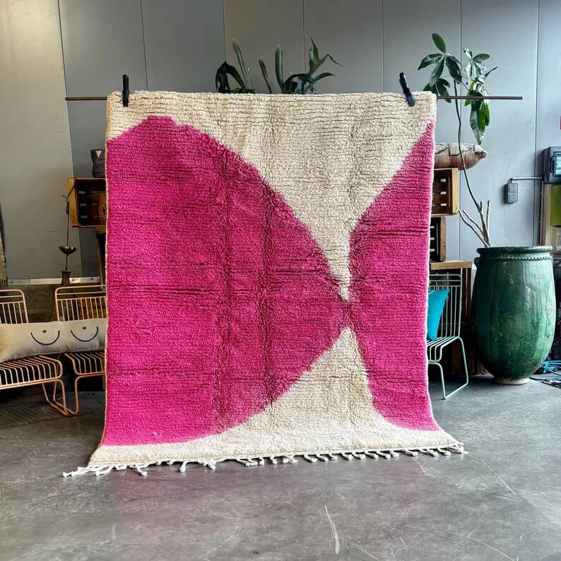 Moroccan Mrirt wool rug in pink and white 180x240 cm – Handwoven Berber rug, modern boho style, authentic wool area rug.