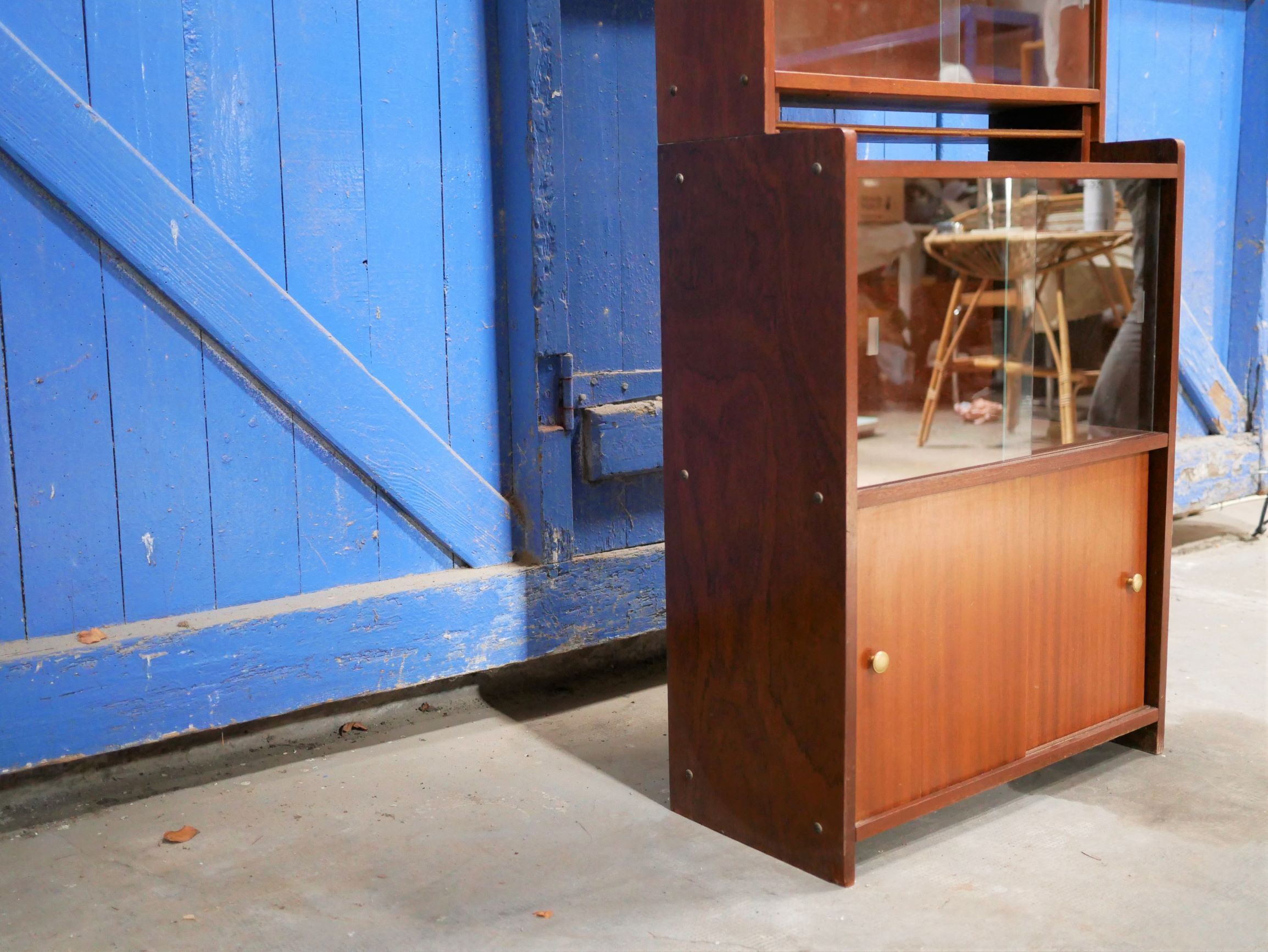 Vintage showcase library