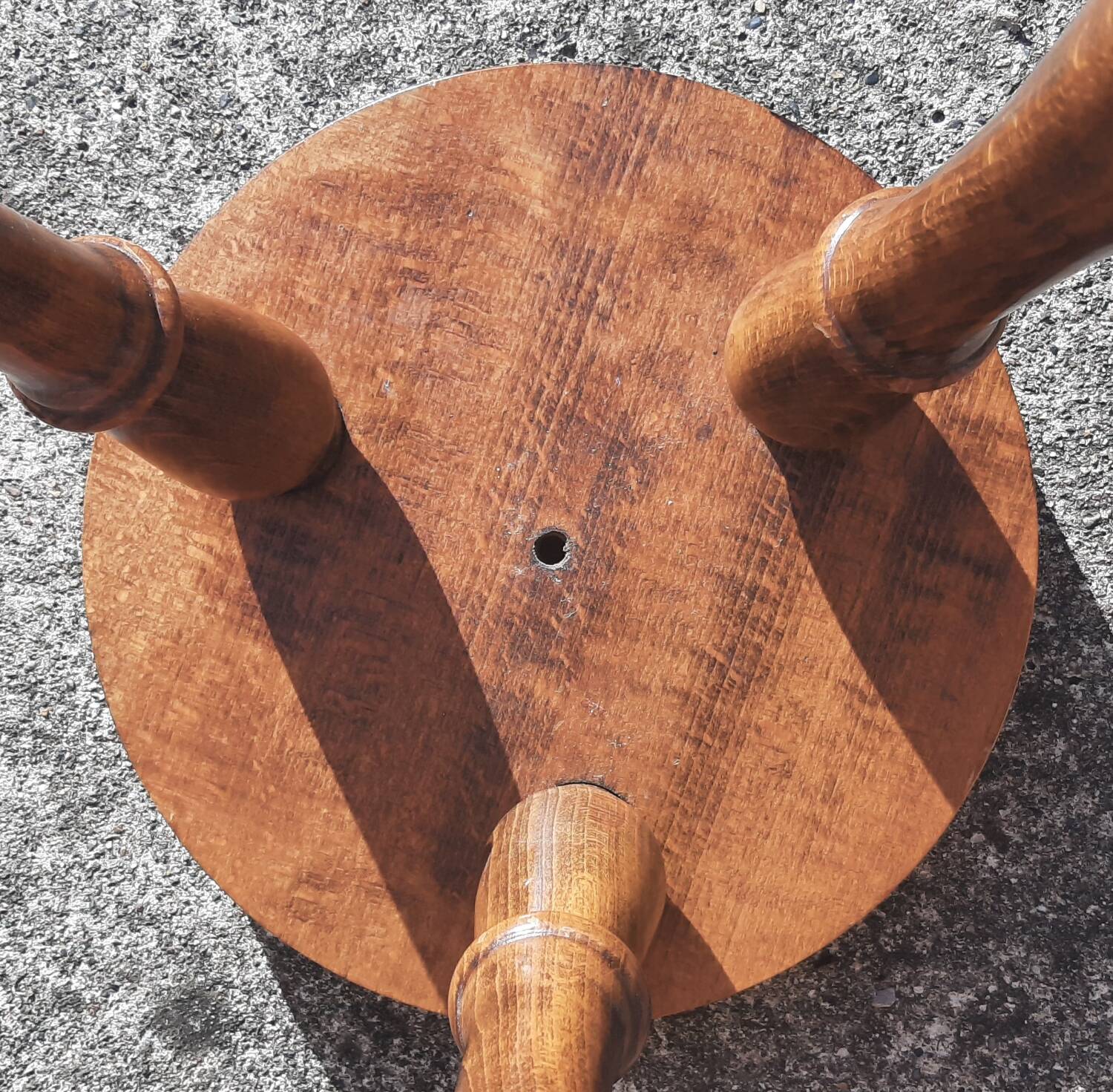 Tabourets bas tripodes, bois massif. (Lot de 2)