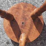Tabourets bas tripodes, bois massif. (Lot de 2)