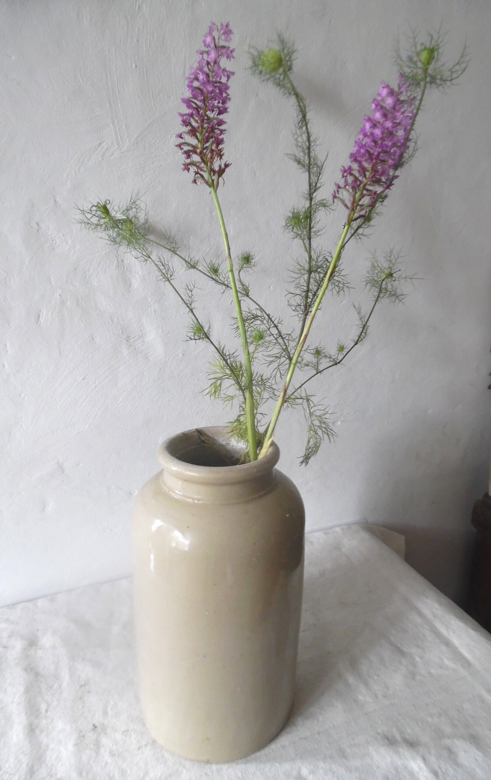 Former enamelled stoneware jar