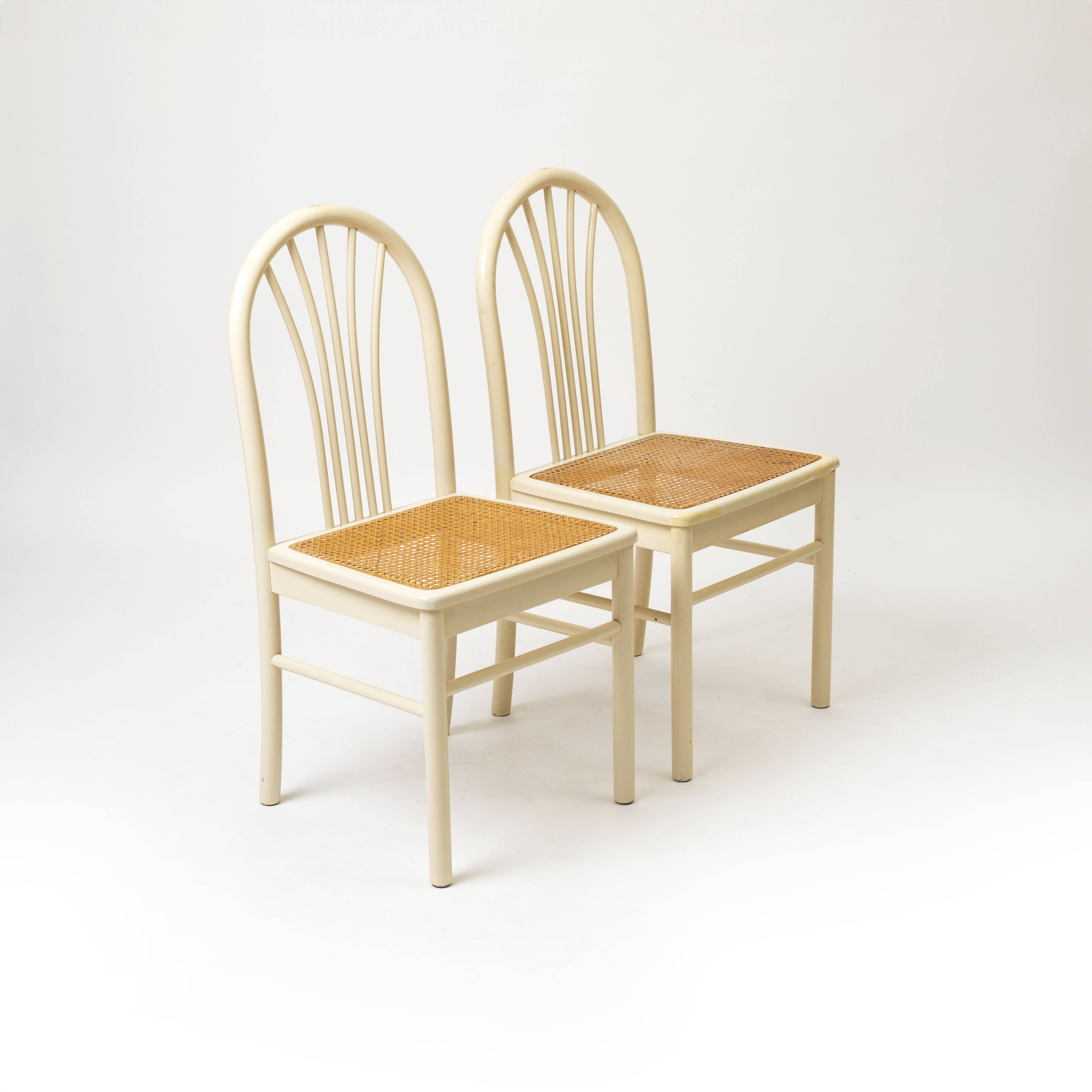 Set of 2 postmodern dining chairs in white painted wood and cane, 1980s