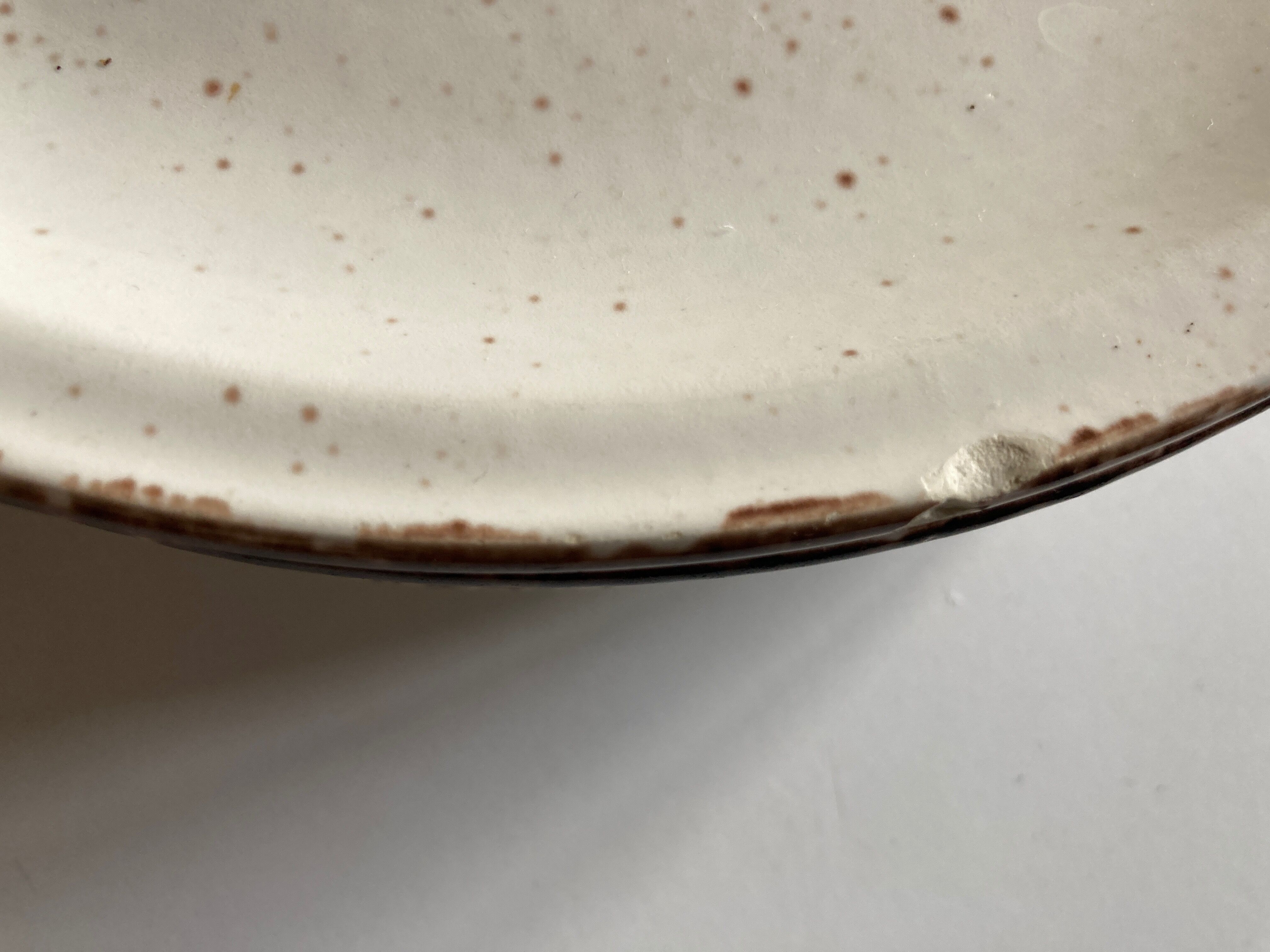 set of 7 plates 1970s faience of Gien Lanzarote sandstone decoration