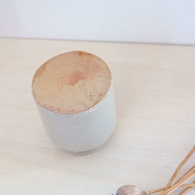 White grey sandstone pot