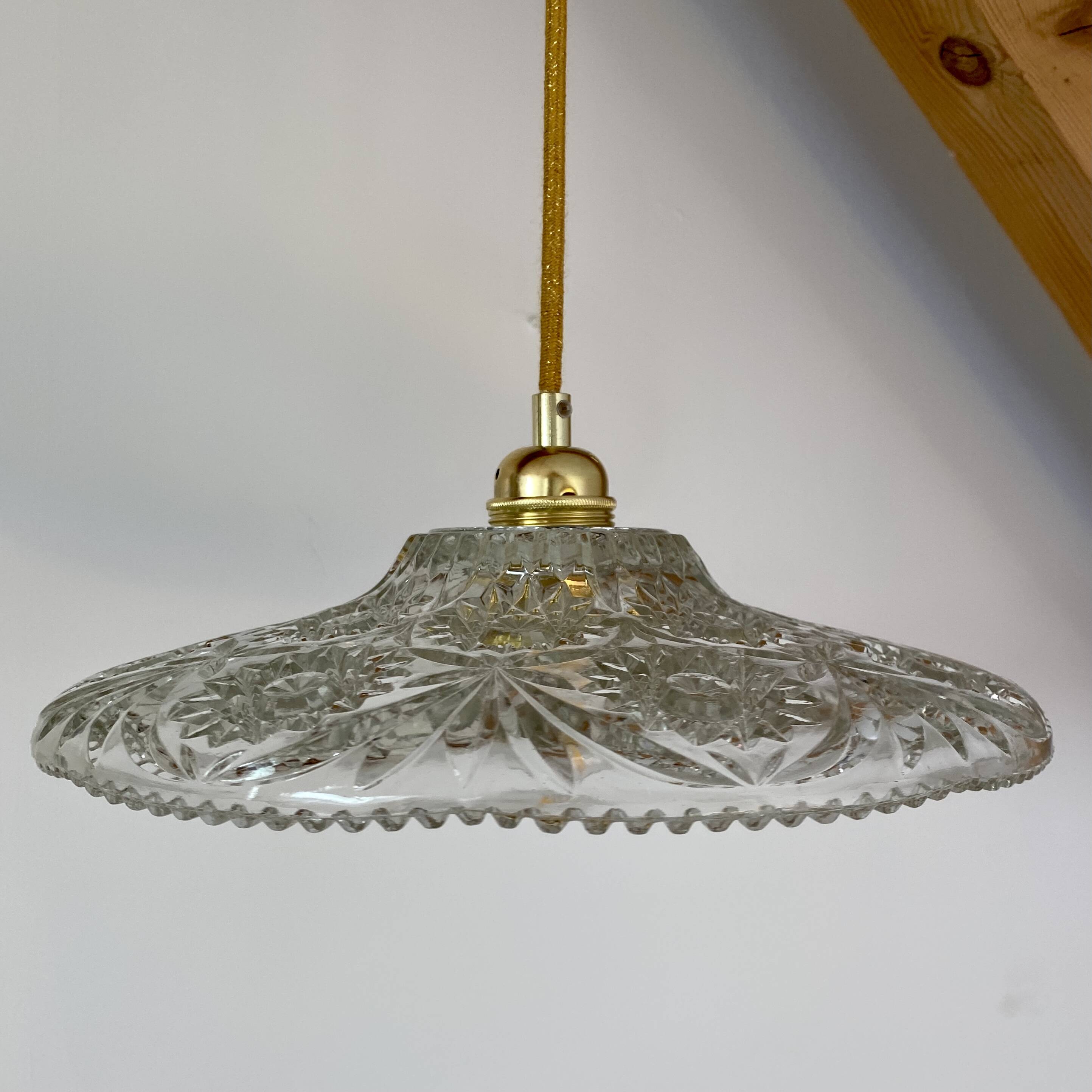 Suspension abat-jour vintage en verre moulé - collection vaisselle -