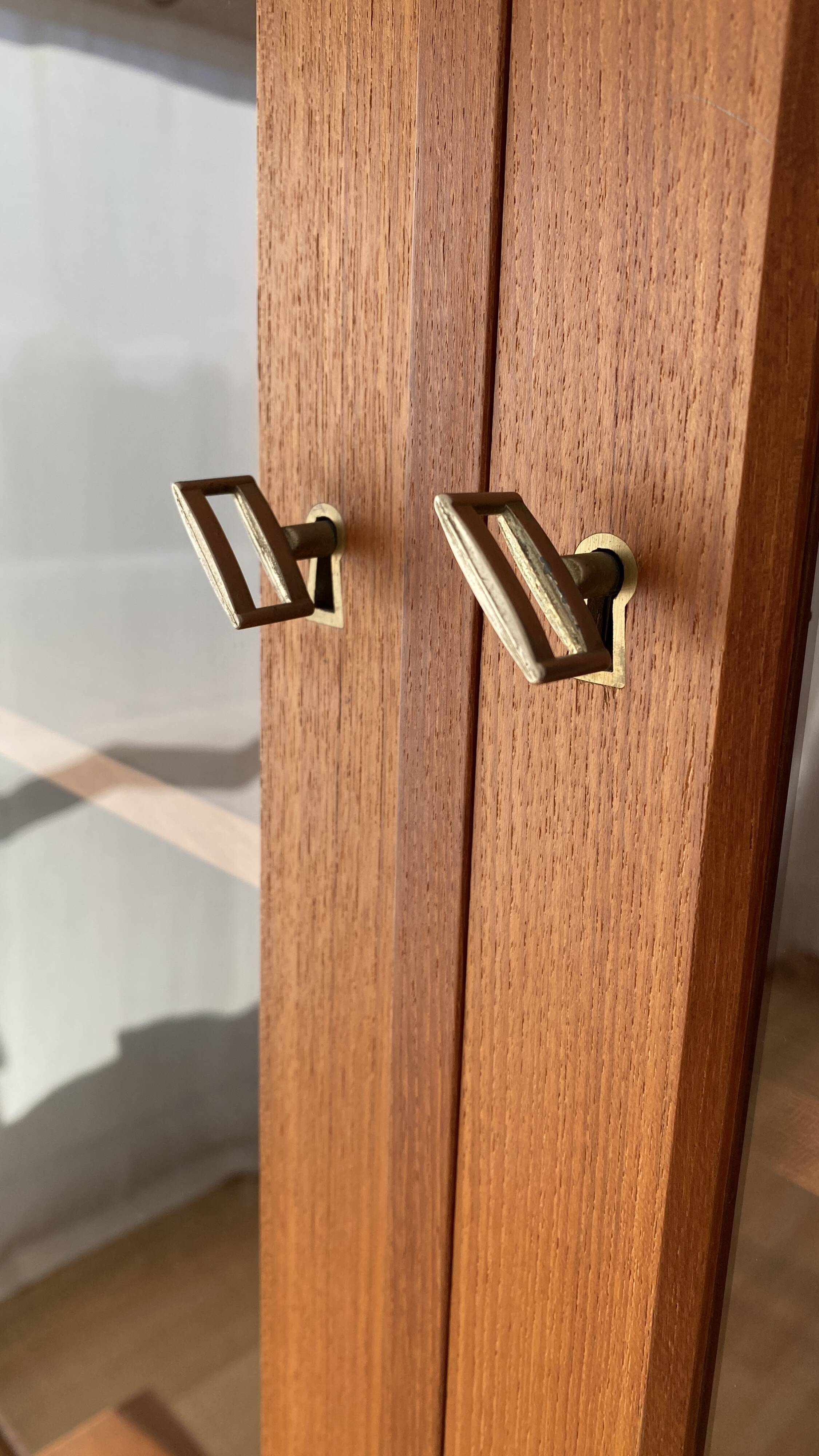 Meuble vitrine scandinave années 60 en teck par Erik Brouer