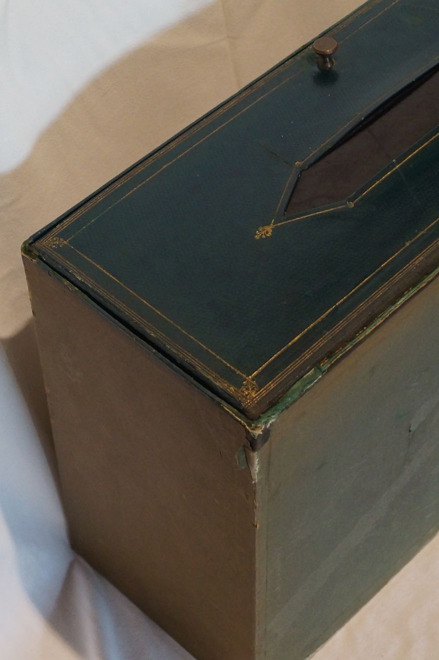Former cardboard maker