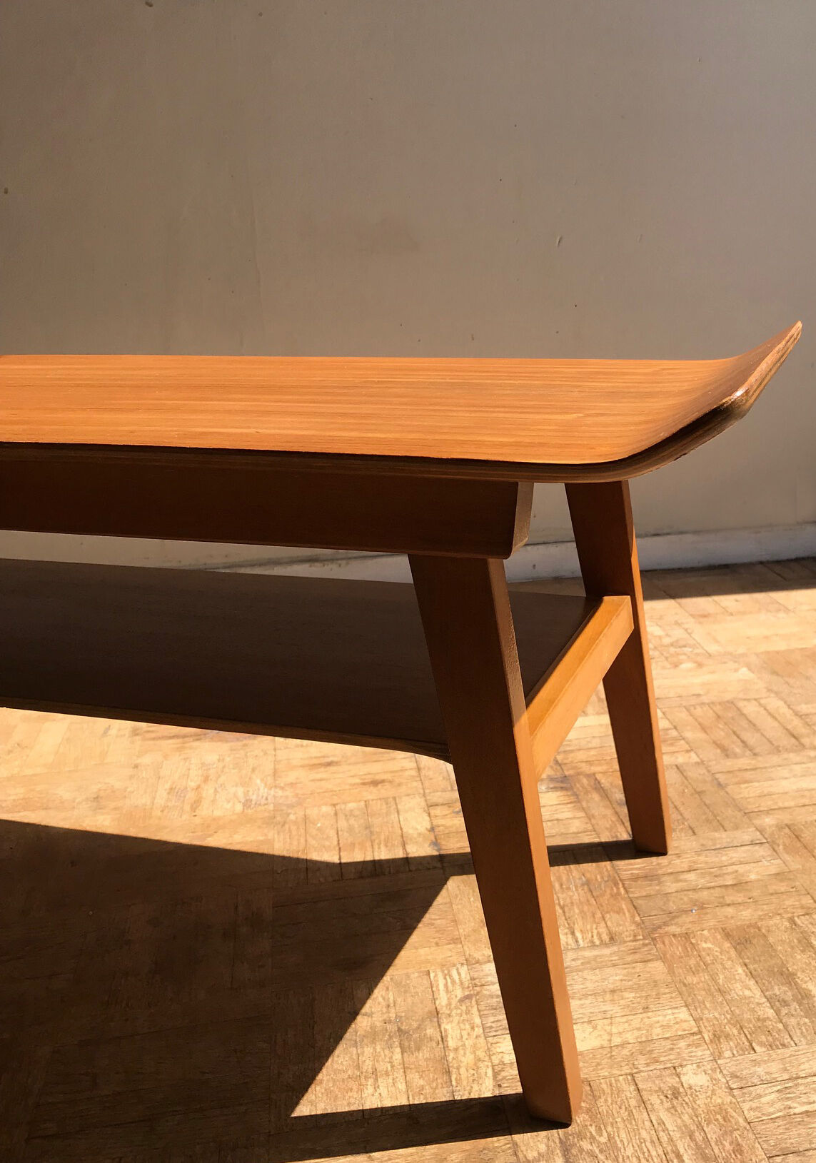 Table basse en teck clair, années 1960
