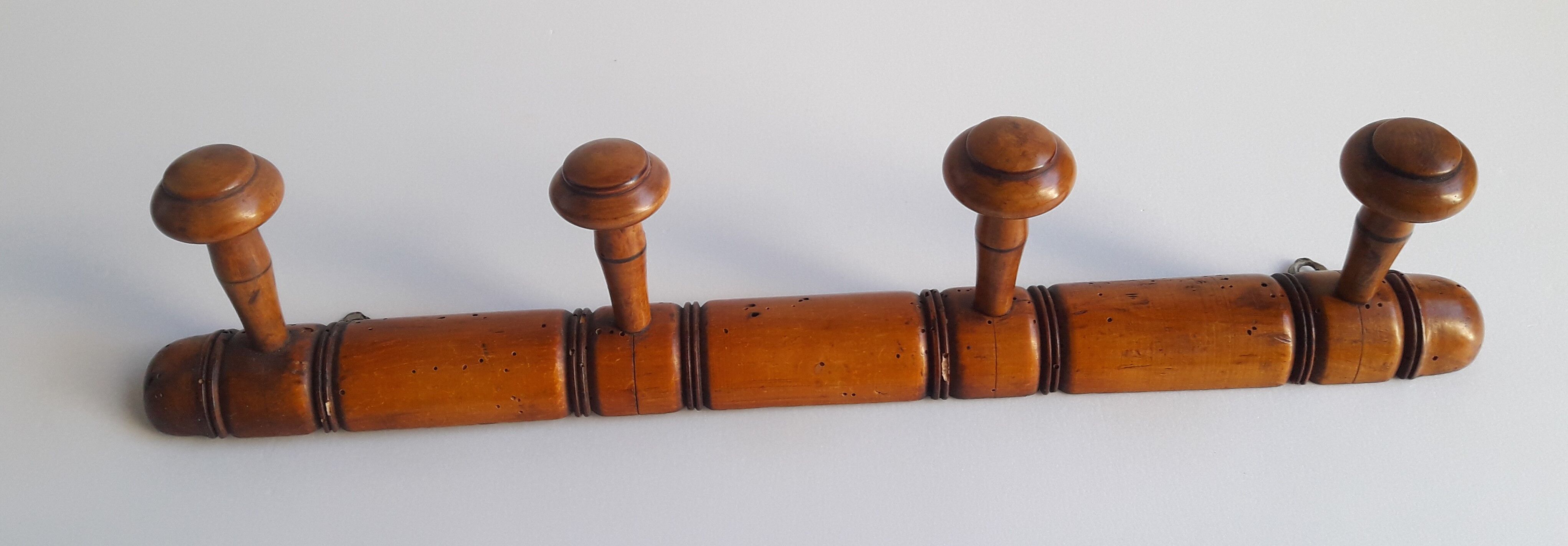 Wooden wall coat rack 4 hooks