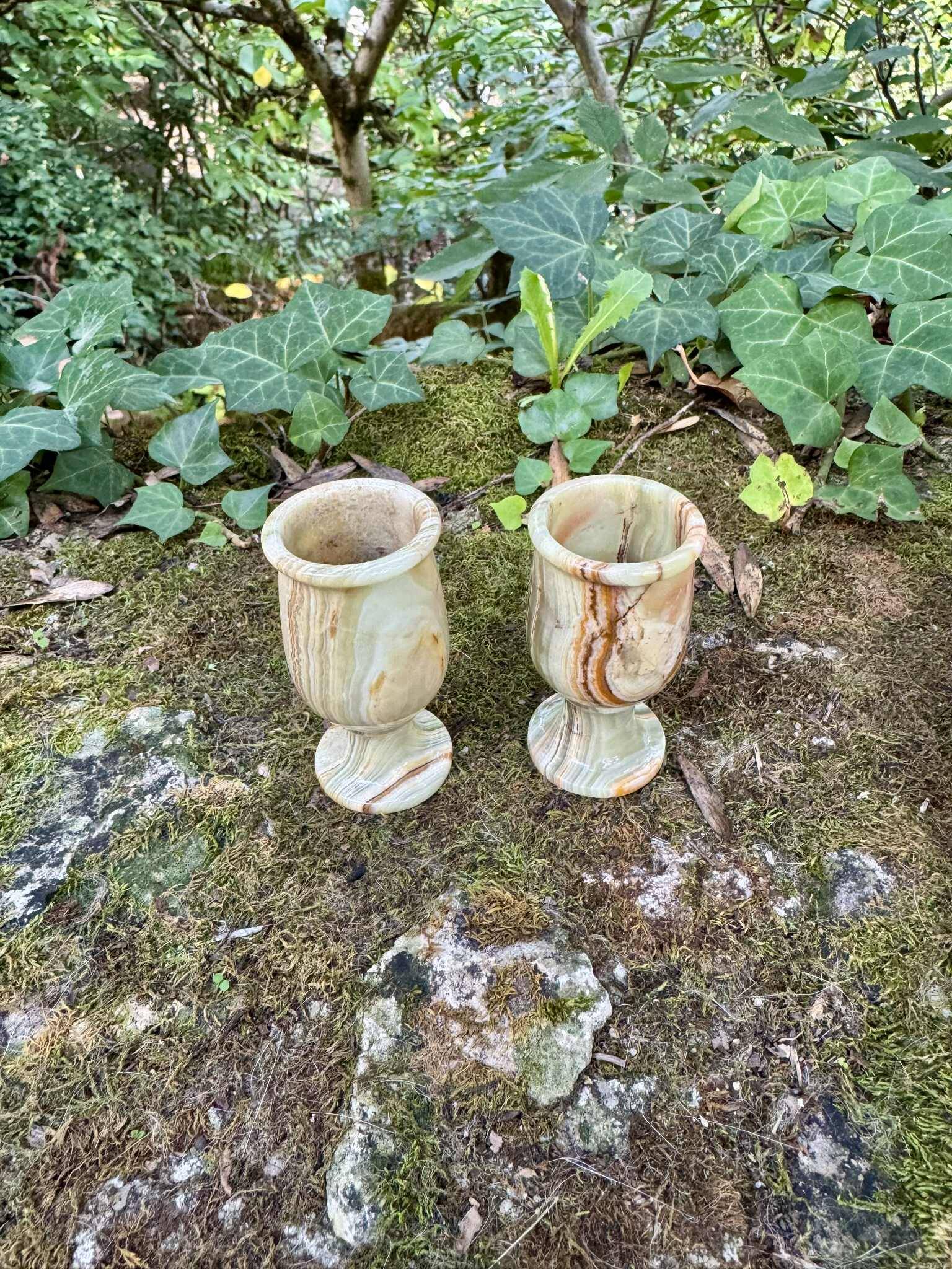 Paire de verres en onyx et leur coffret