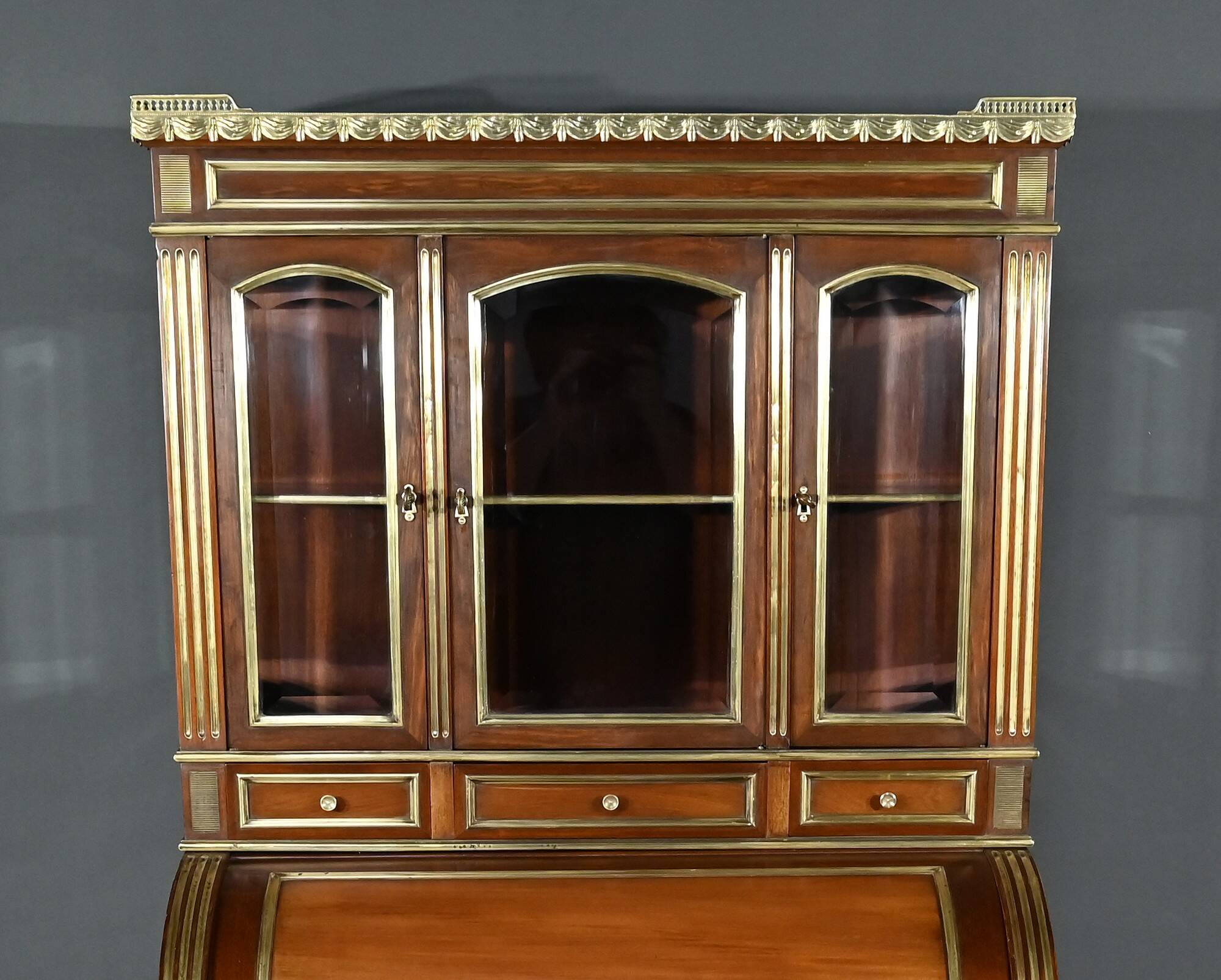 Rare Small Cylinder Desk and Showcase, Louis XVI style – Mid-19th century