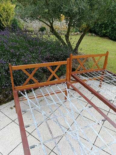 Vintage brace beds