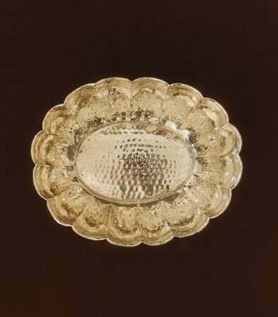 Large silver-plated metal dish from the second half of the 20th century
