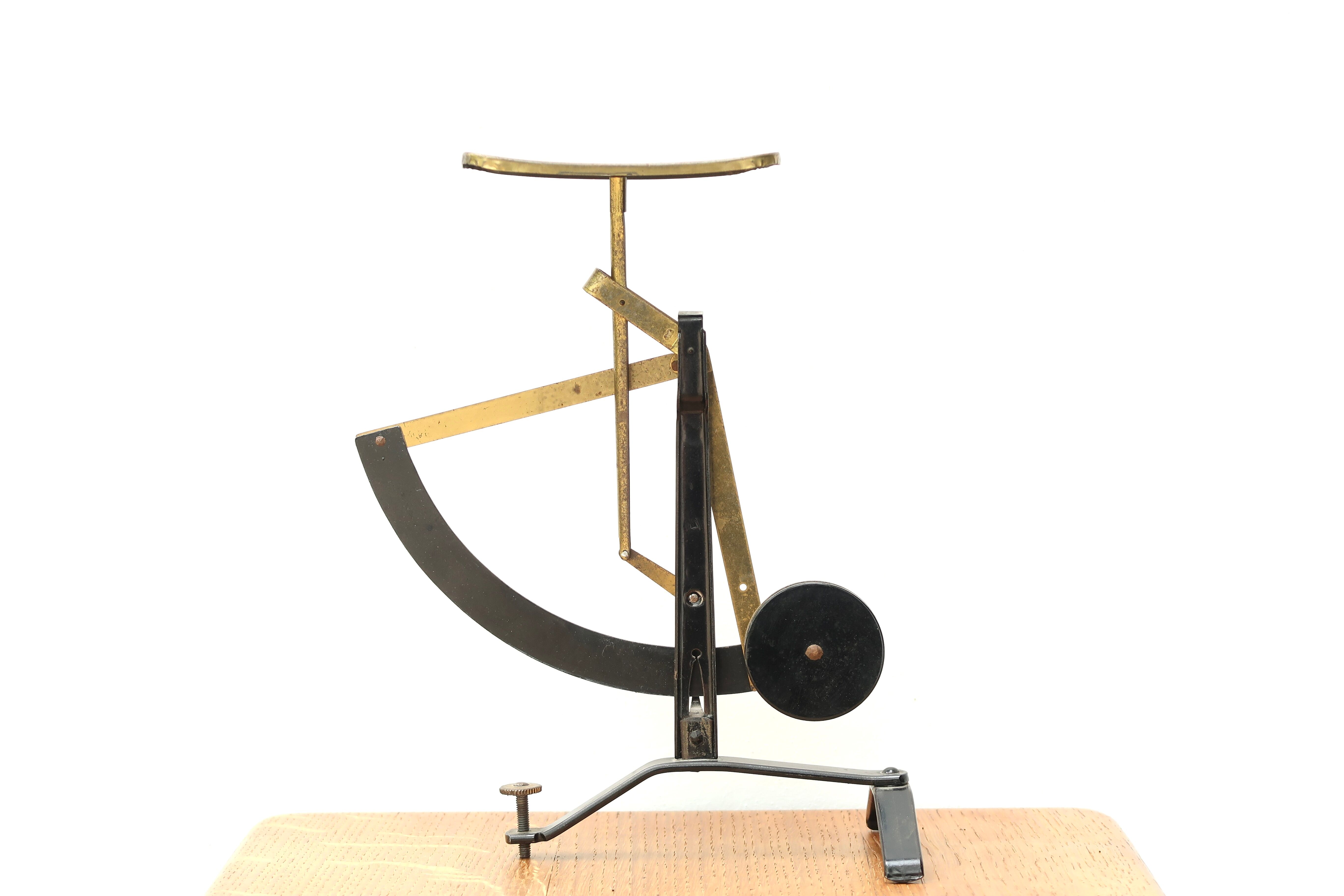 Libra weighs letter, 50s