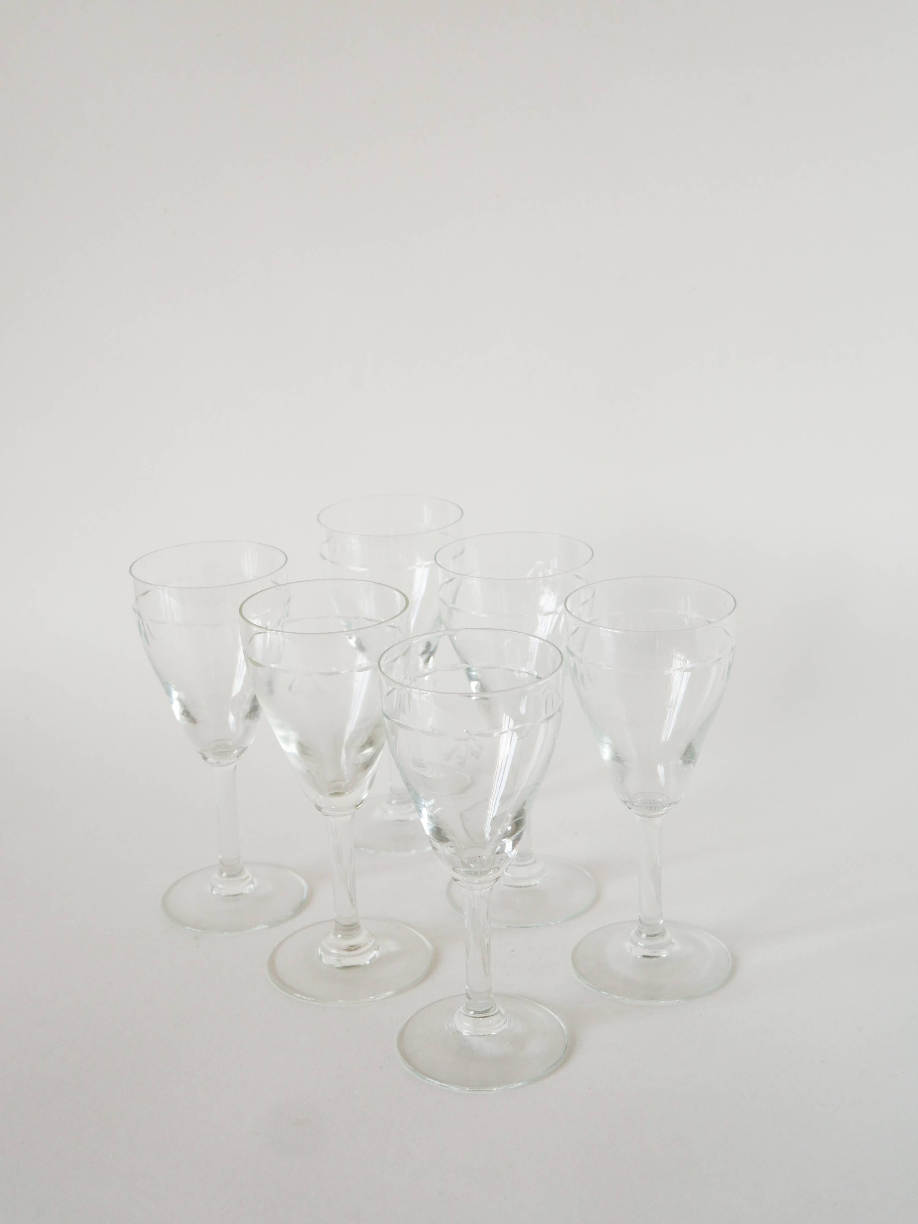 Set of 6 engraved crystal wine glasses, 1950.