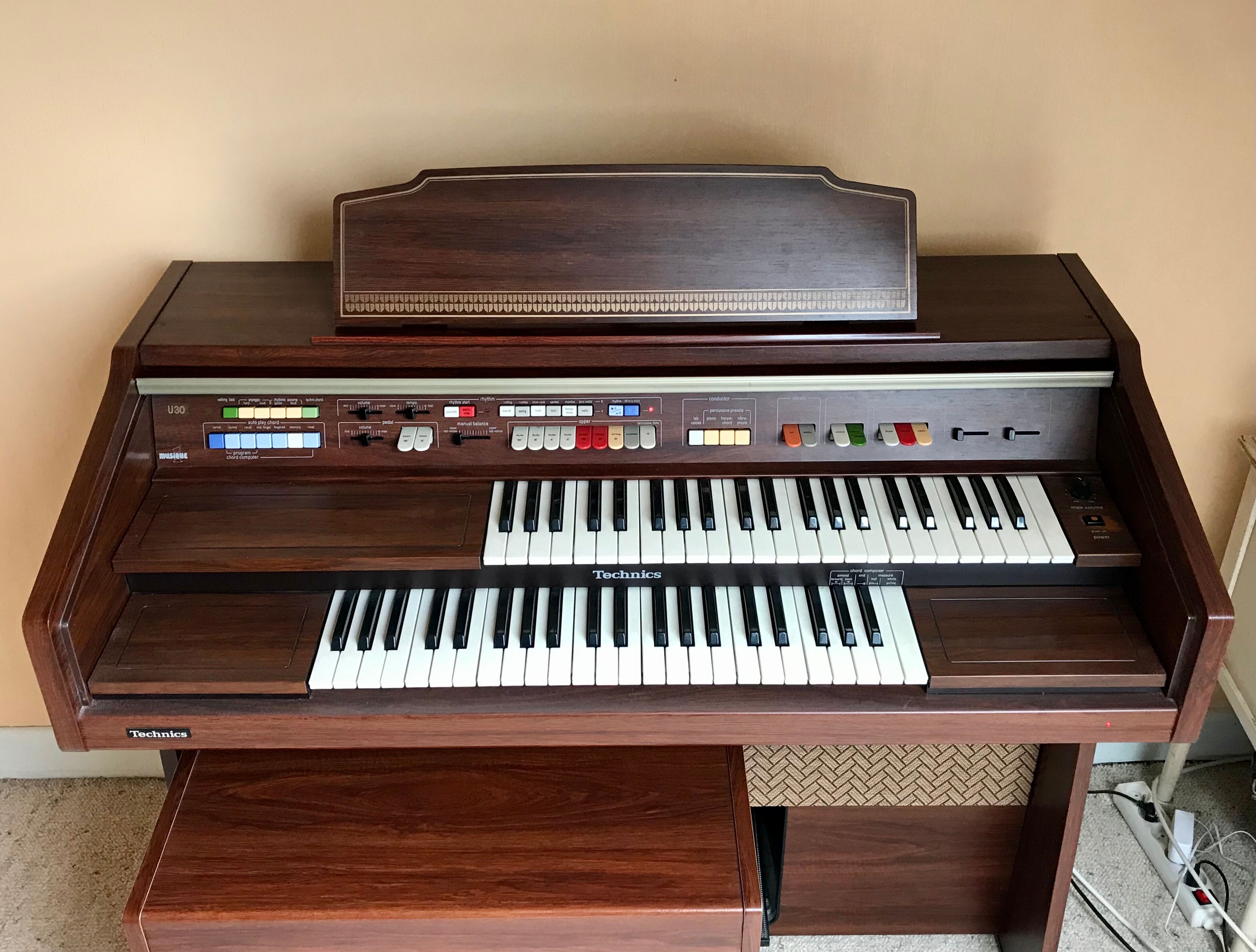 Orgue électronique Technics SX U30 de 1982. Parfait état de de fonctionnement.