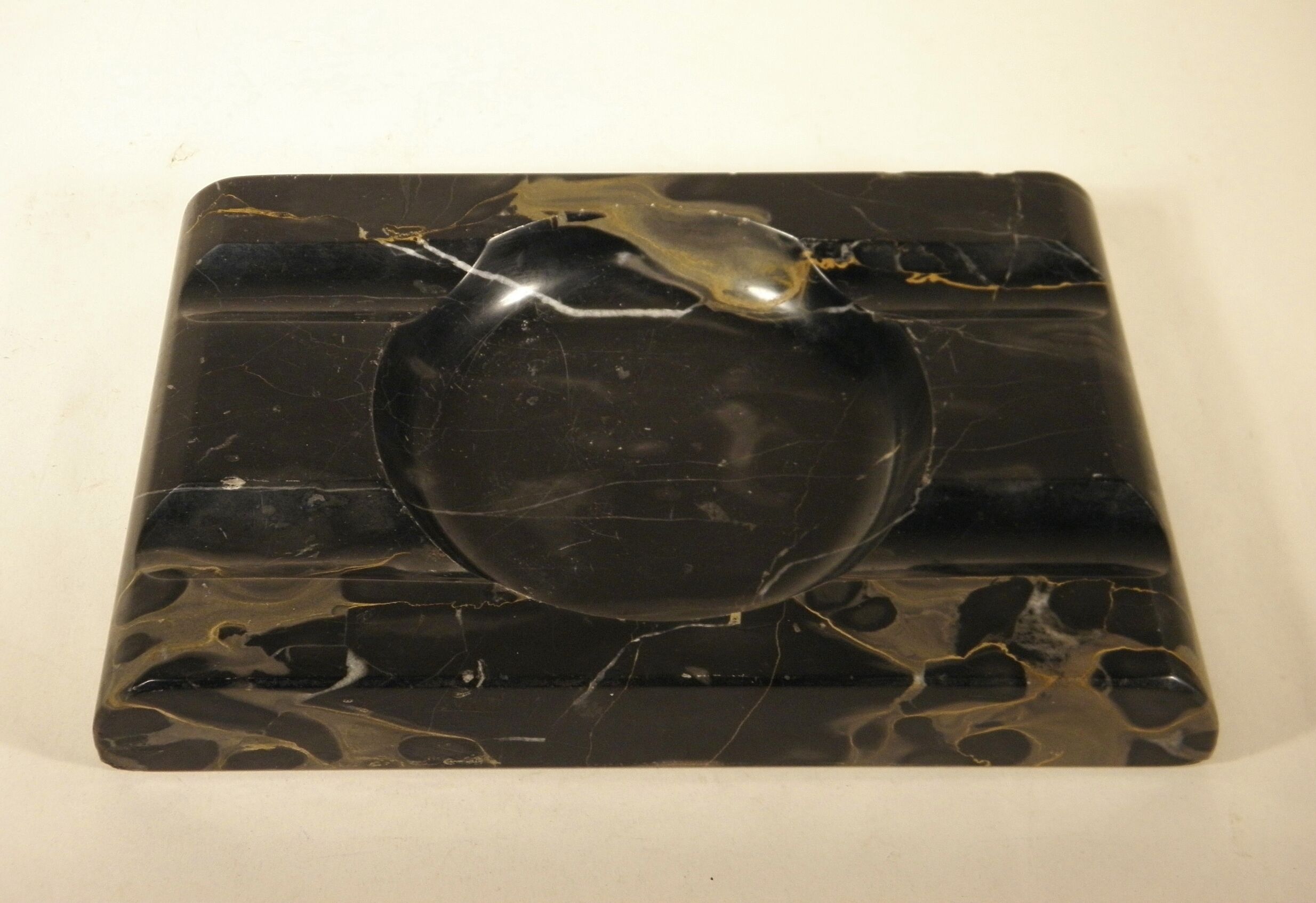 Art Deco cigar ashtray in black marble