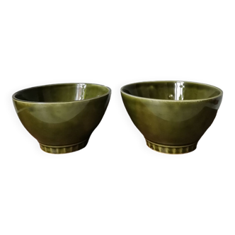 Set of 2 vintage enamelled bowls numbered green slip