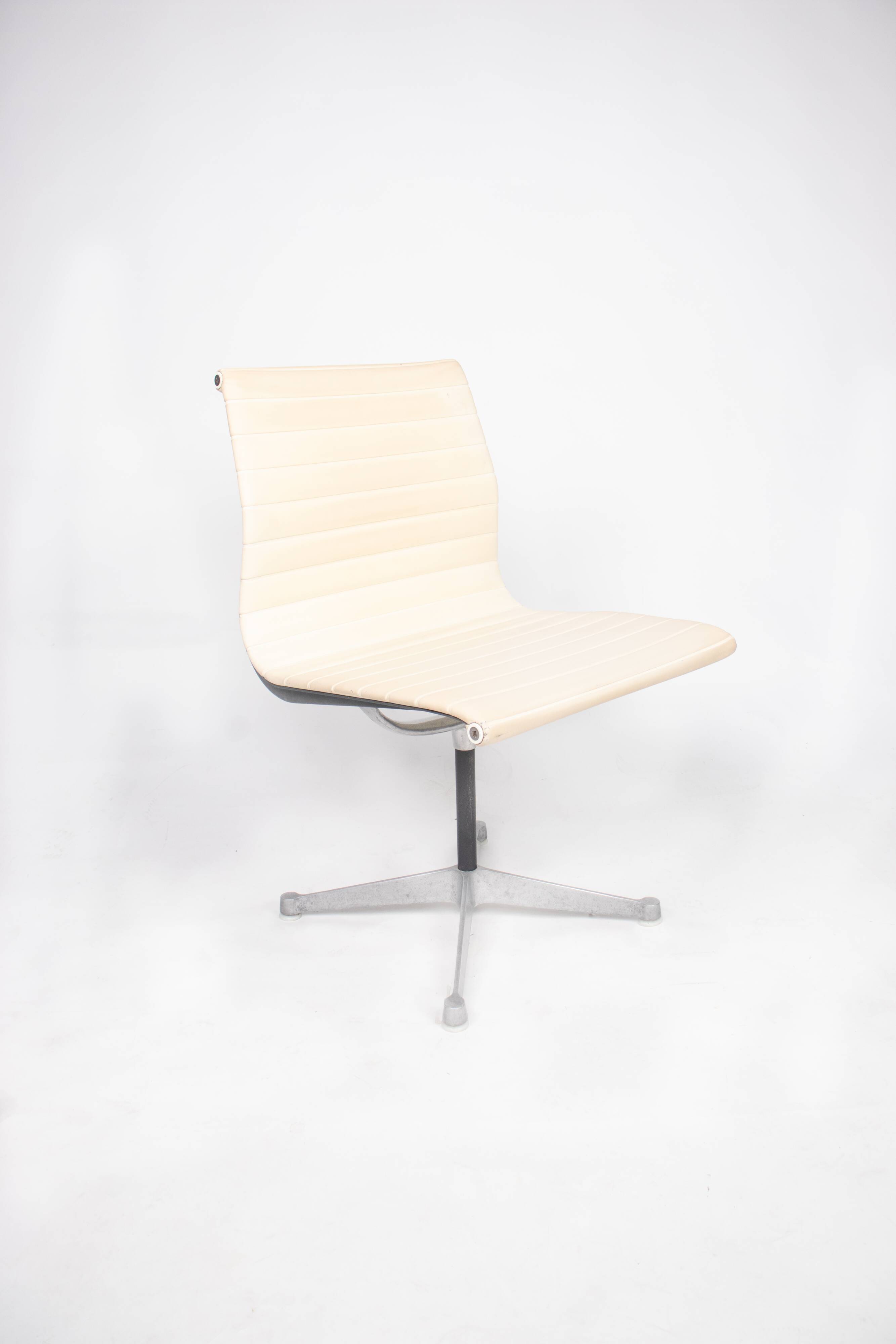 Eames Herman Miller Aluminum Chair EA101