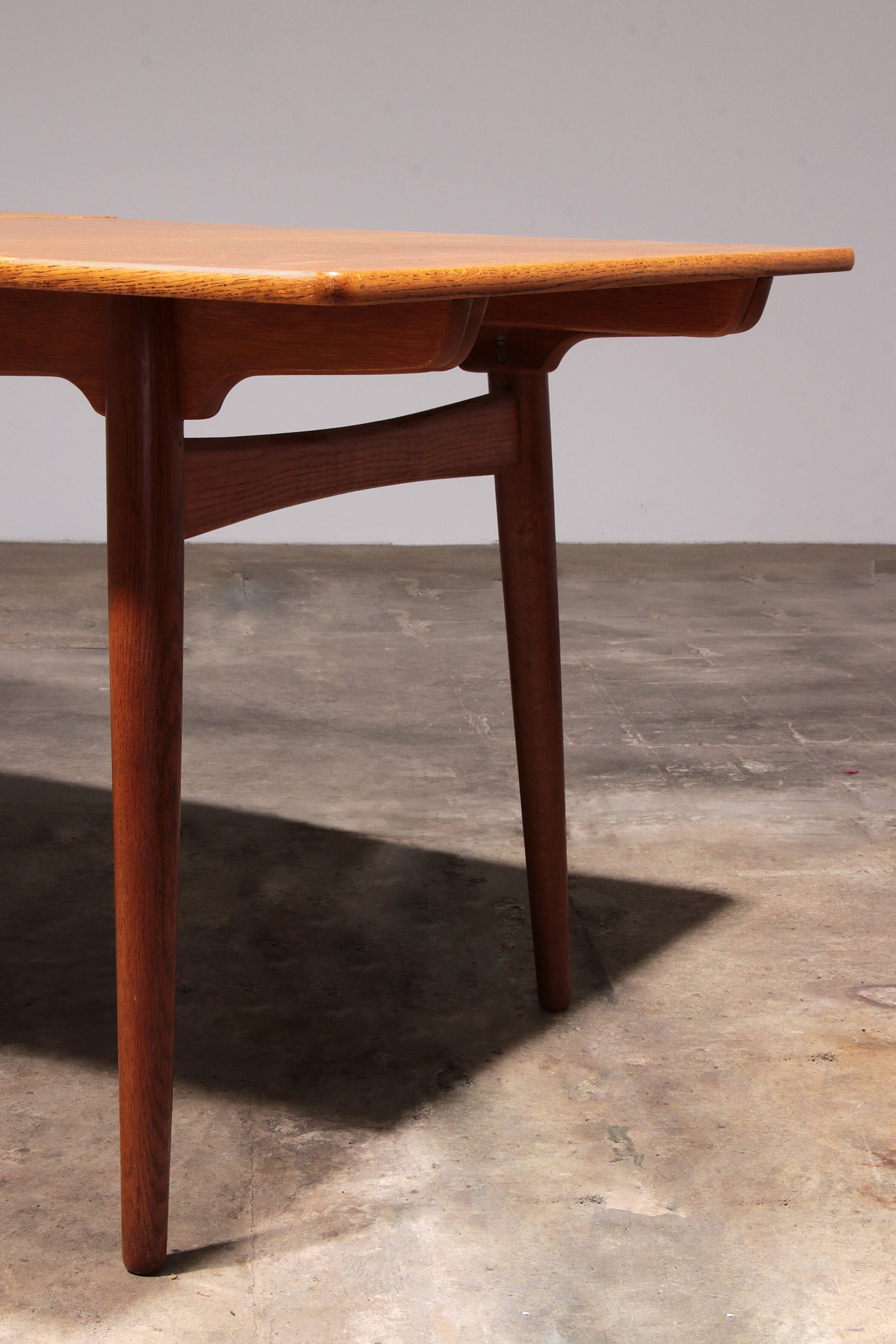 Complete Dining Room Set: 8 Teak CH-29 Sawbuck Chairs & AT 310 Table