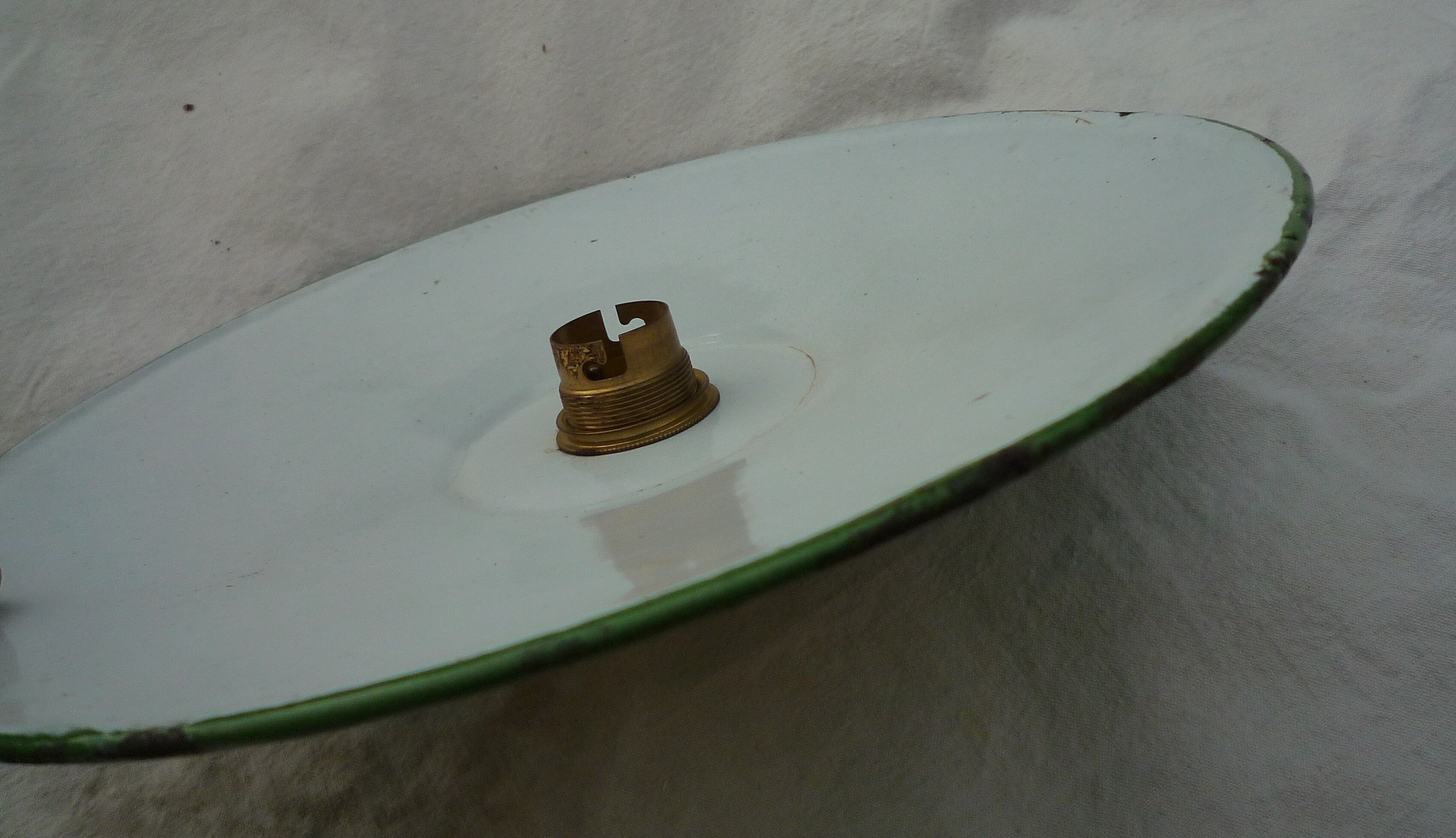 Old suspension in green enamelled sheet metal and brass socket to hang