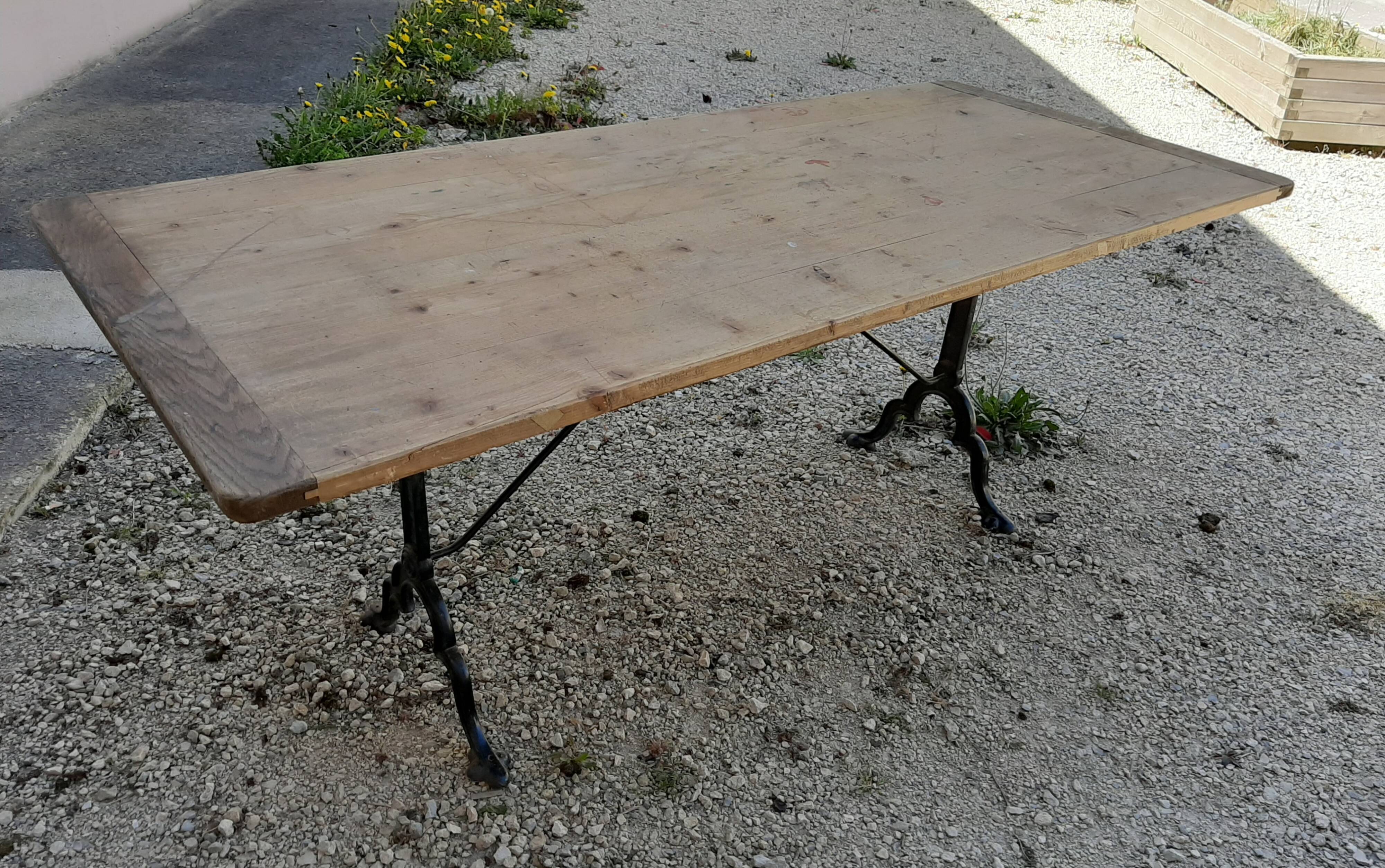 Bistro table pite cast 1900 Paris