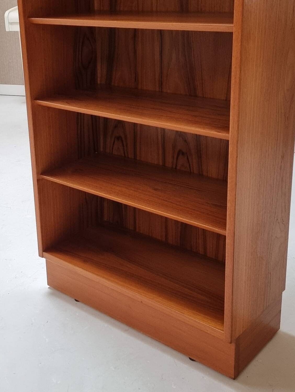 Bibliothèque du milieu du siècle