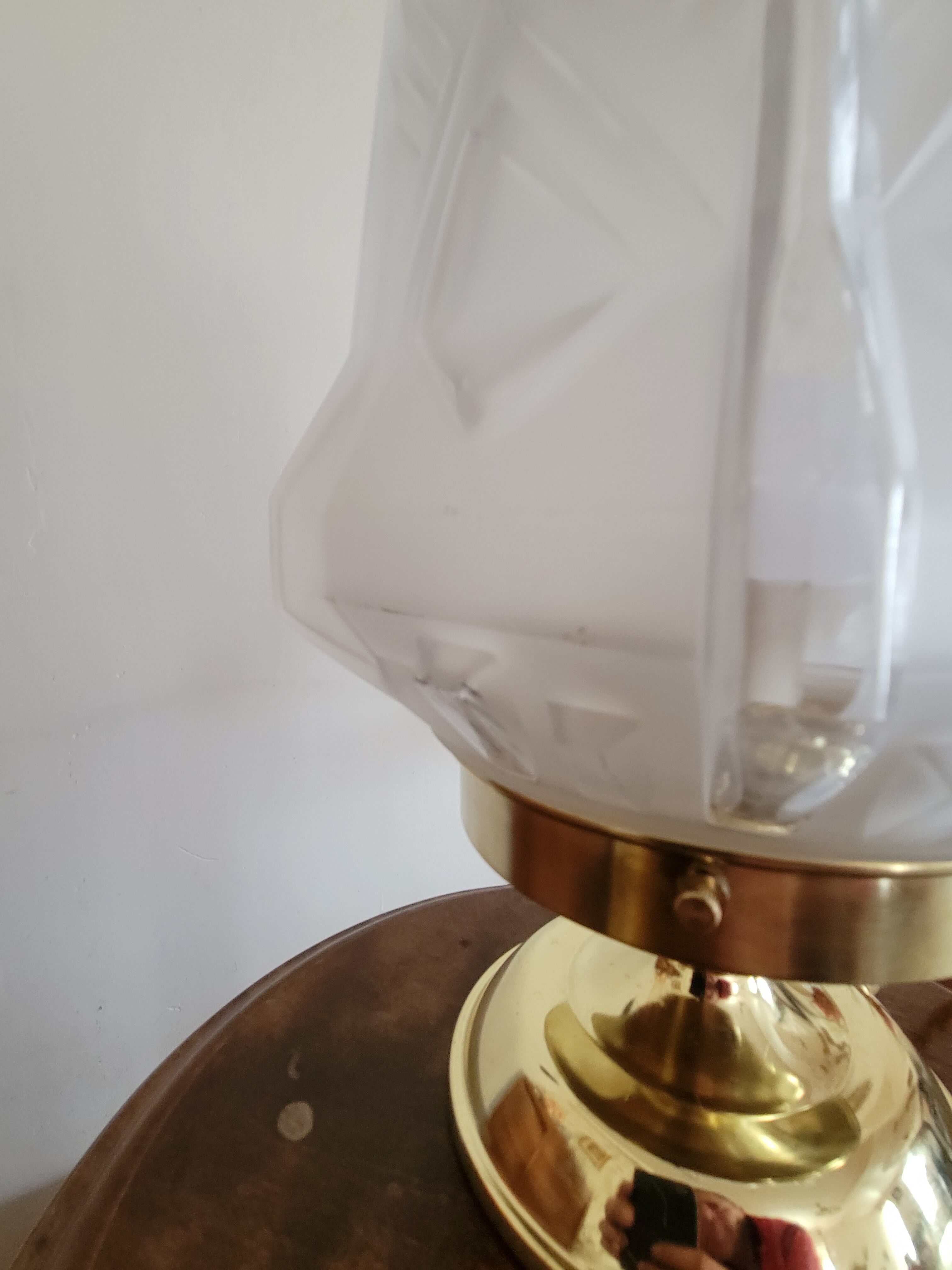 Lamp to pose with Art Deco globe