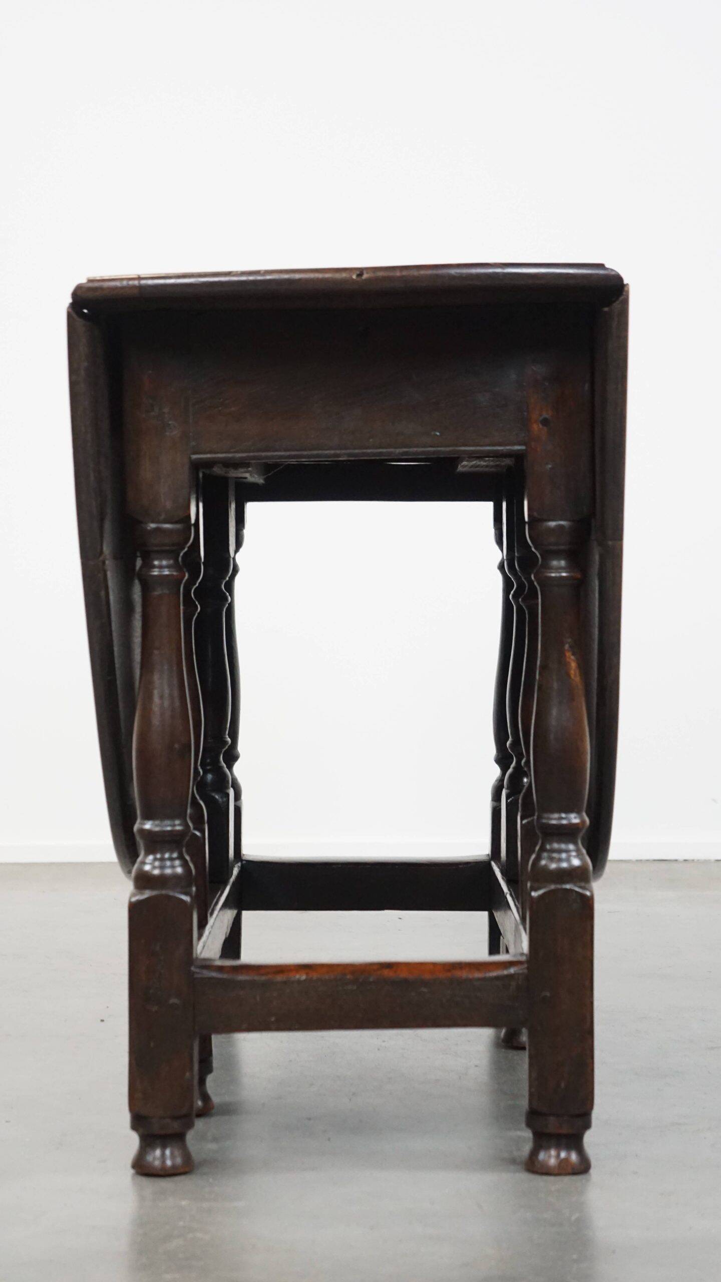 Very beautiful antique English oak gateleg table with an excellent patina