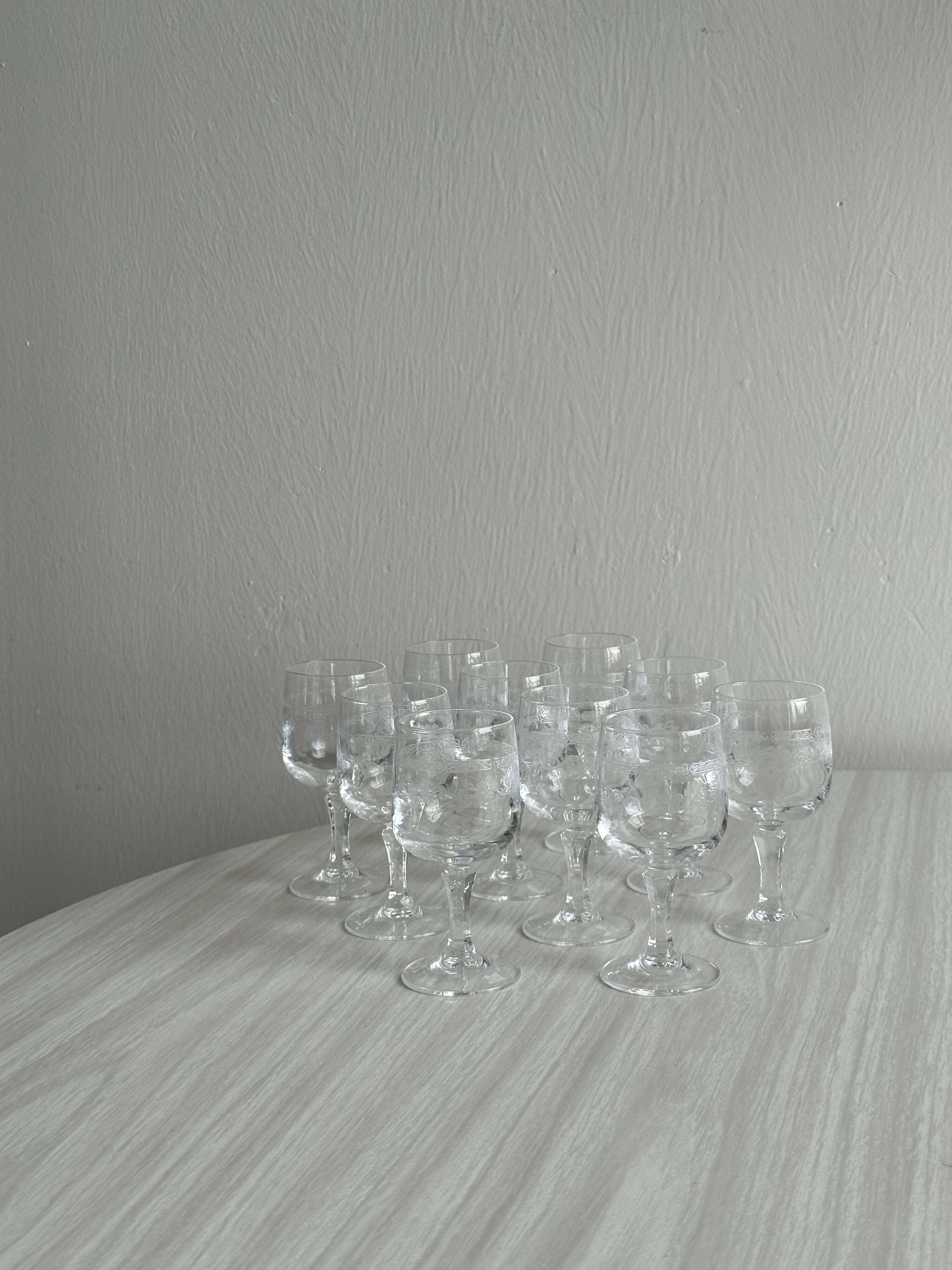 10 crystal liqueur glasses with floral motifs, Matignon model