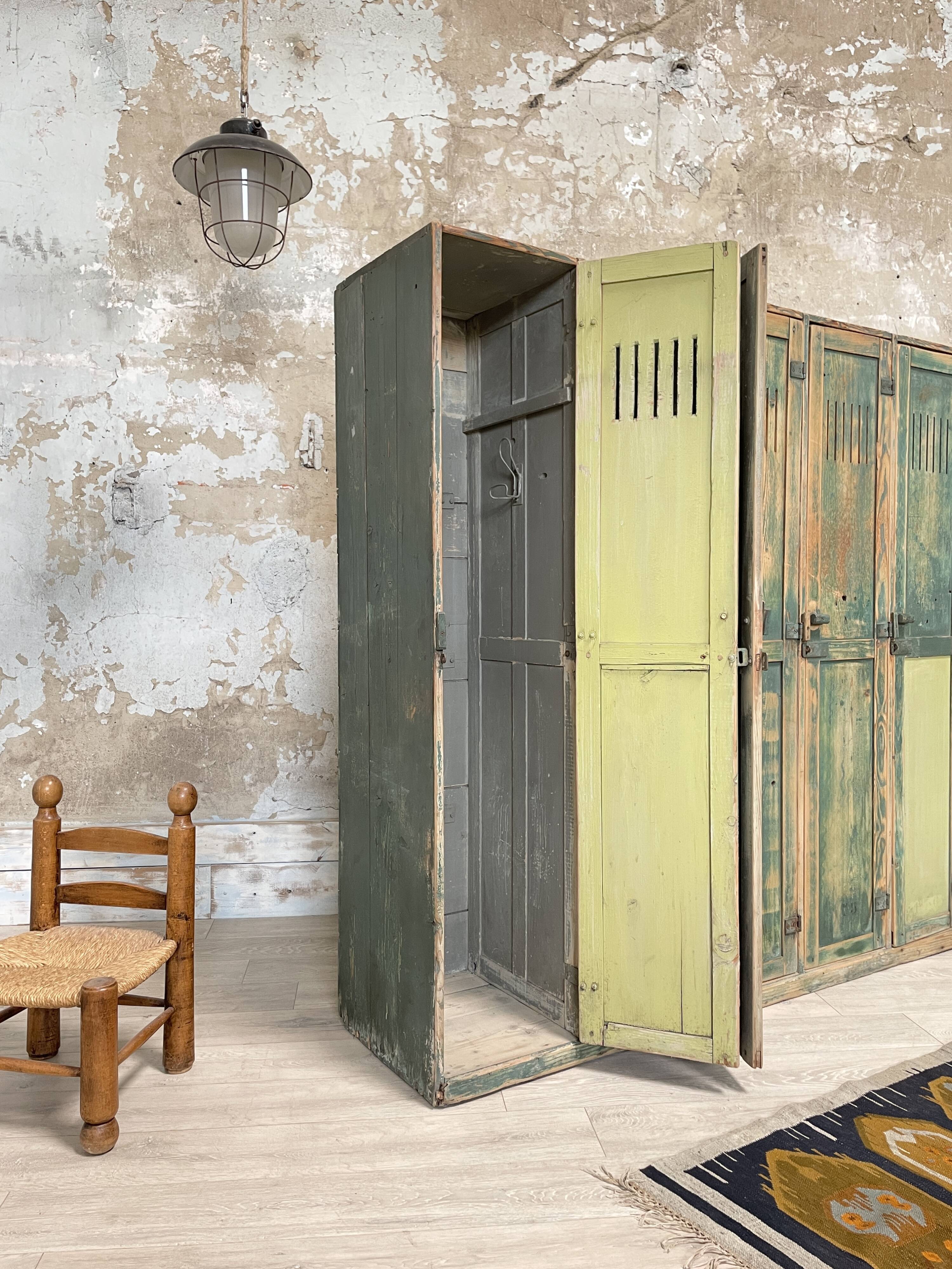 5-door cloakroom in patinated wood