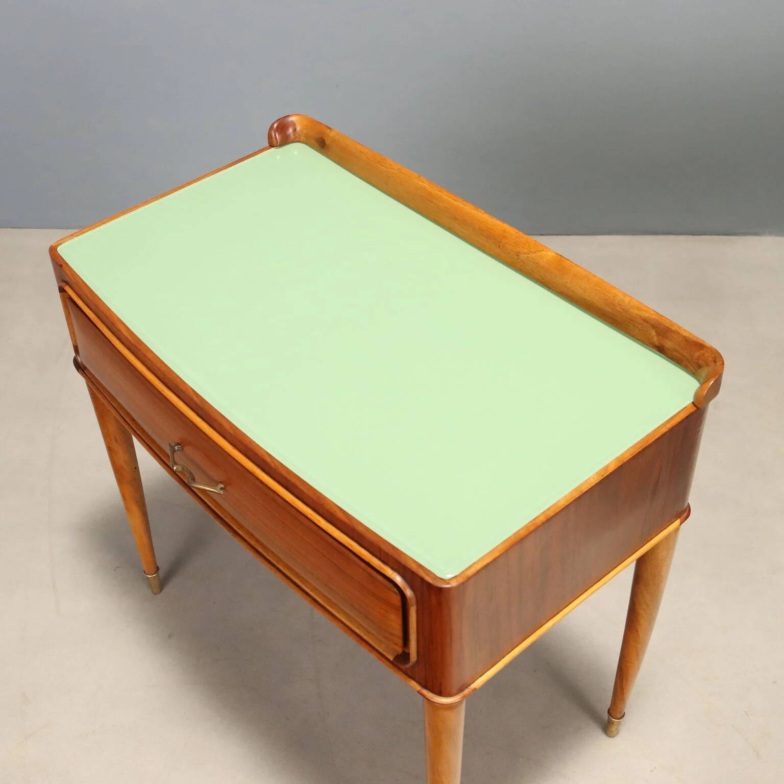 Paire de tables de chevet vintage avec tiroir années 1950